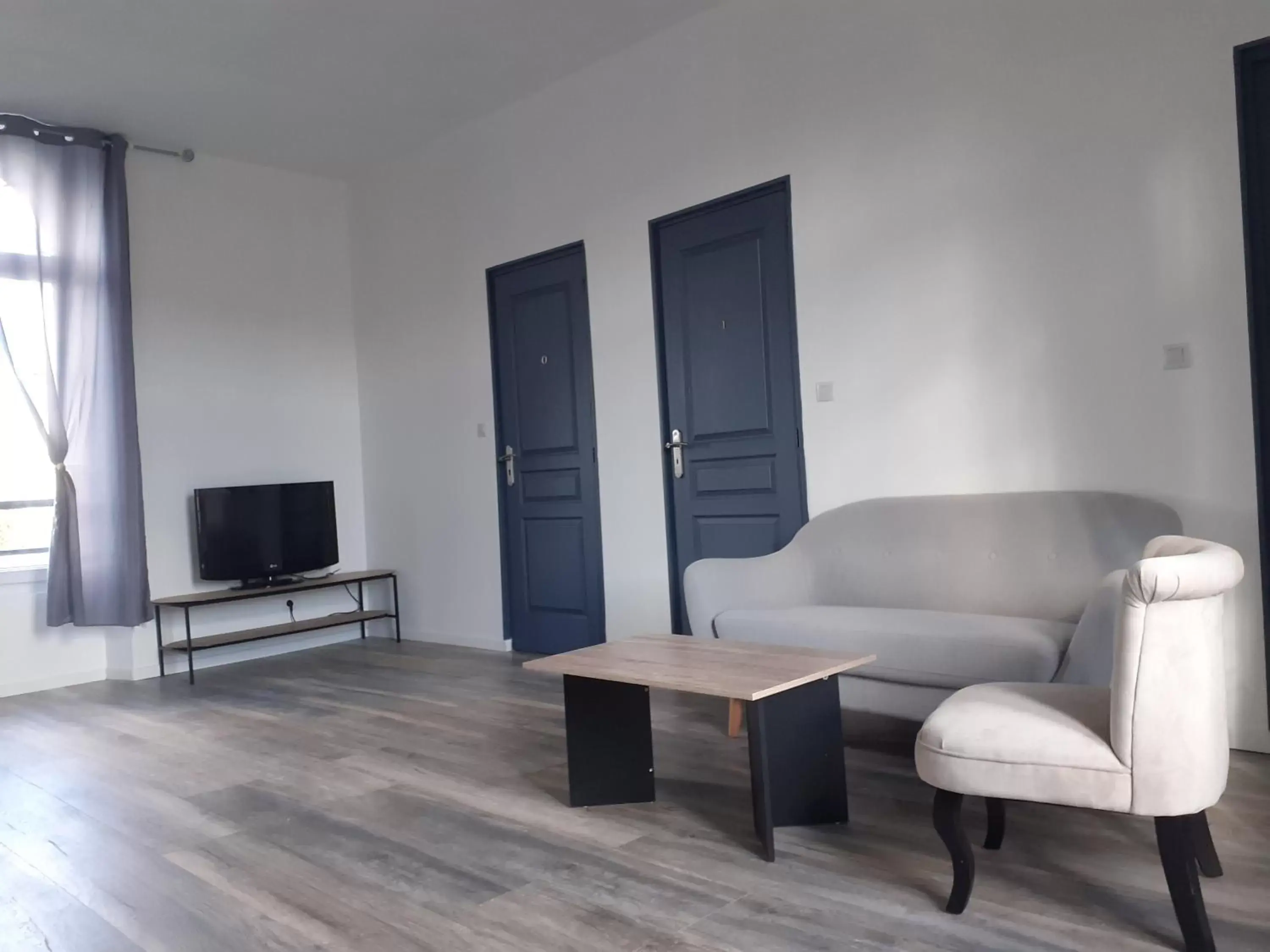 Living room, Seating Area in CHAMBRES D'HOTES DANS DOMAINE DE CHARME A EPERNAY