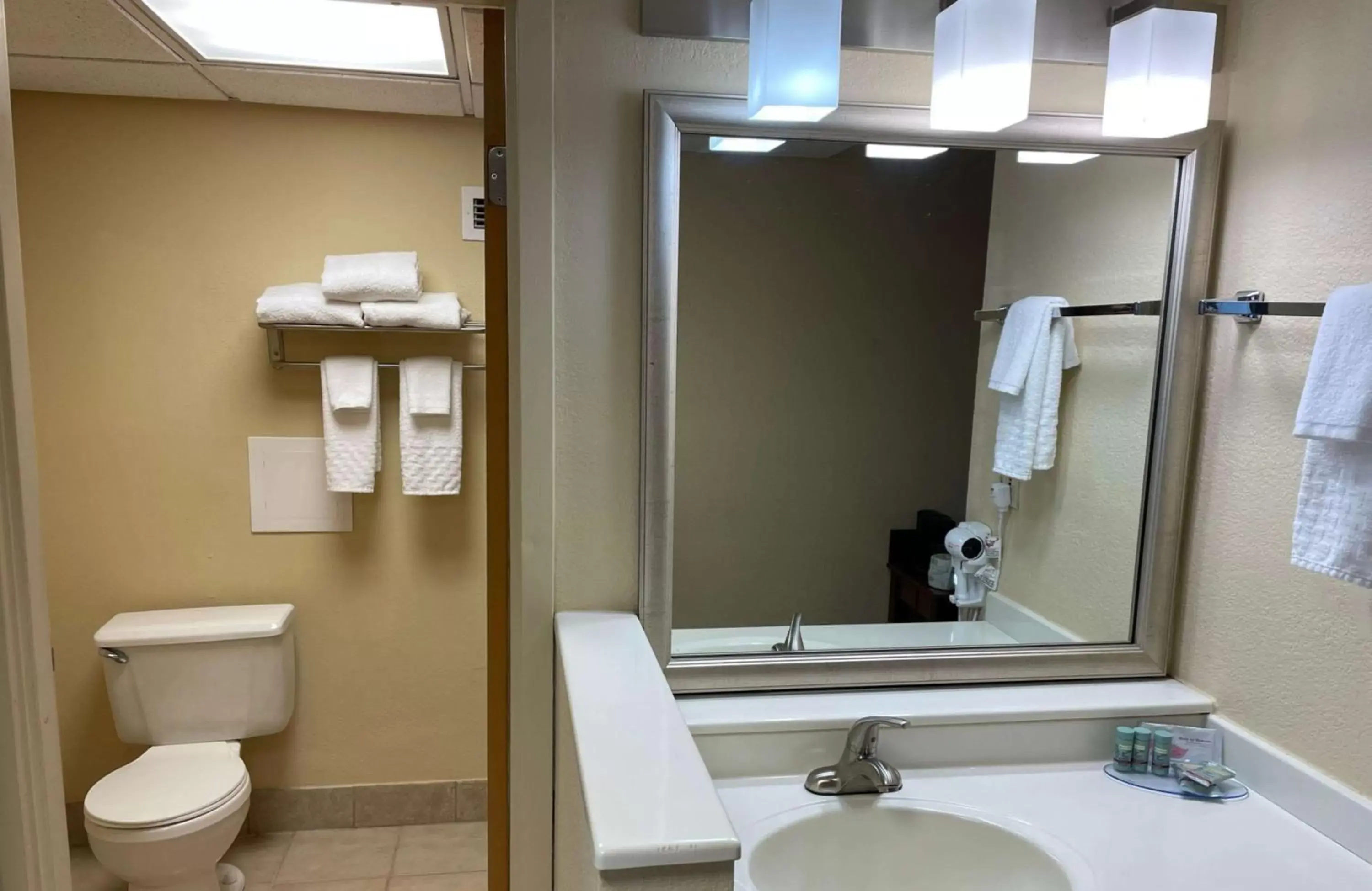 Bathroom in Best Western Starlite Village