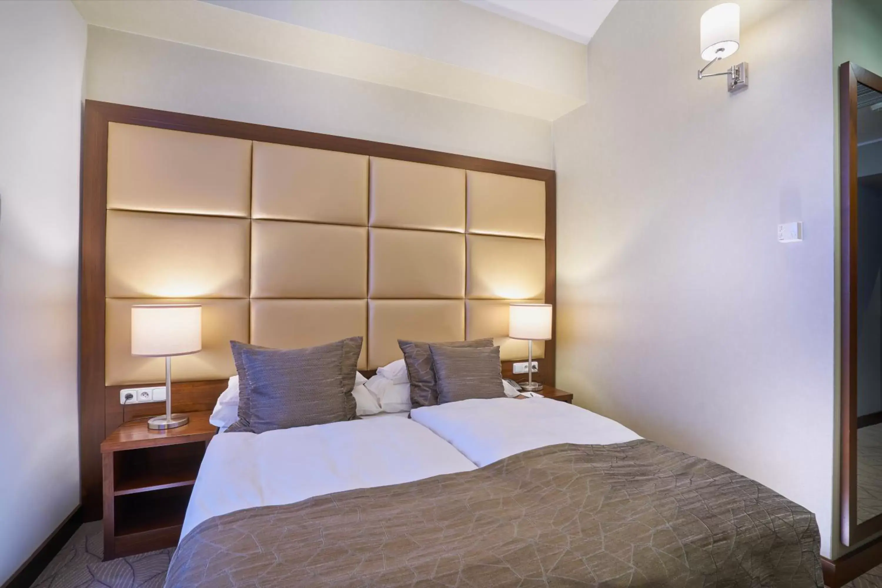 Bed, Room Photo in Kosher Hotel King David Prague
