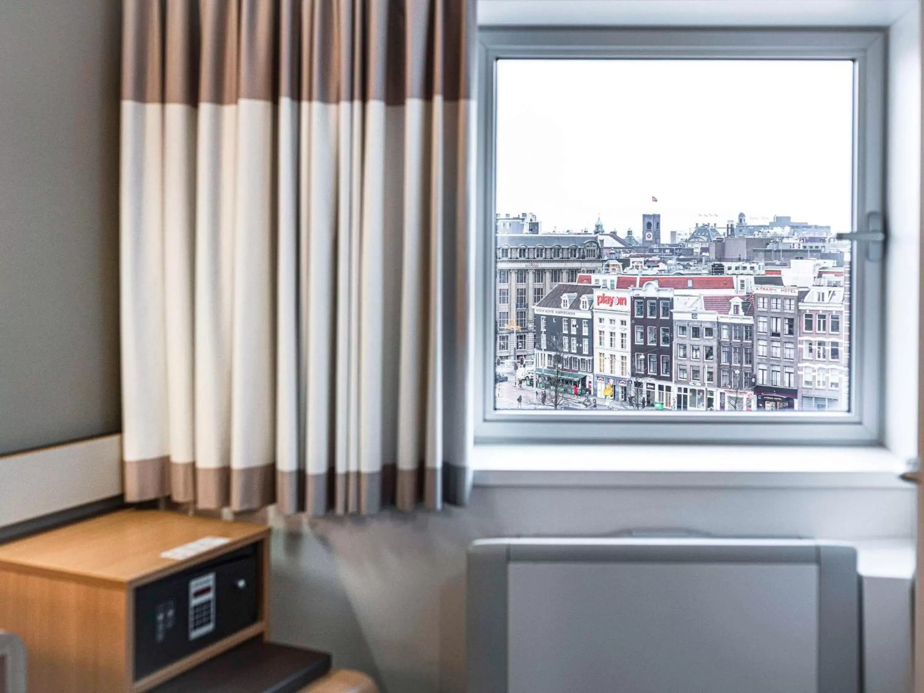 Bedroom in ibis Amsterdam Centre