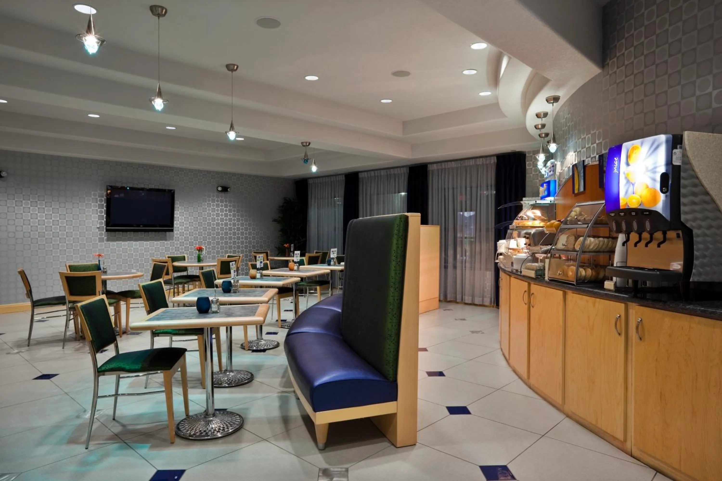 Breakfast in Holiday Inn Express Hotel & Suites Austin NE-Hutto by IHG