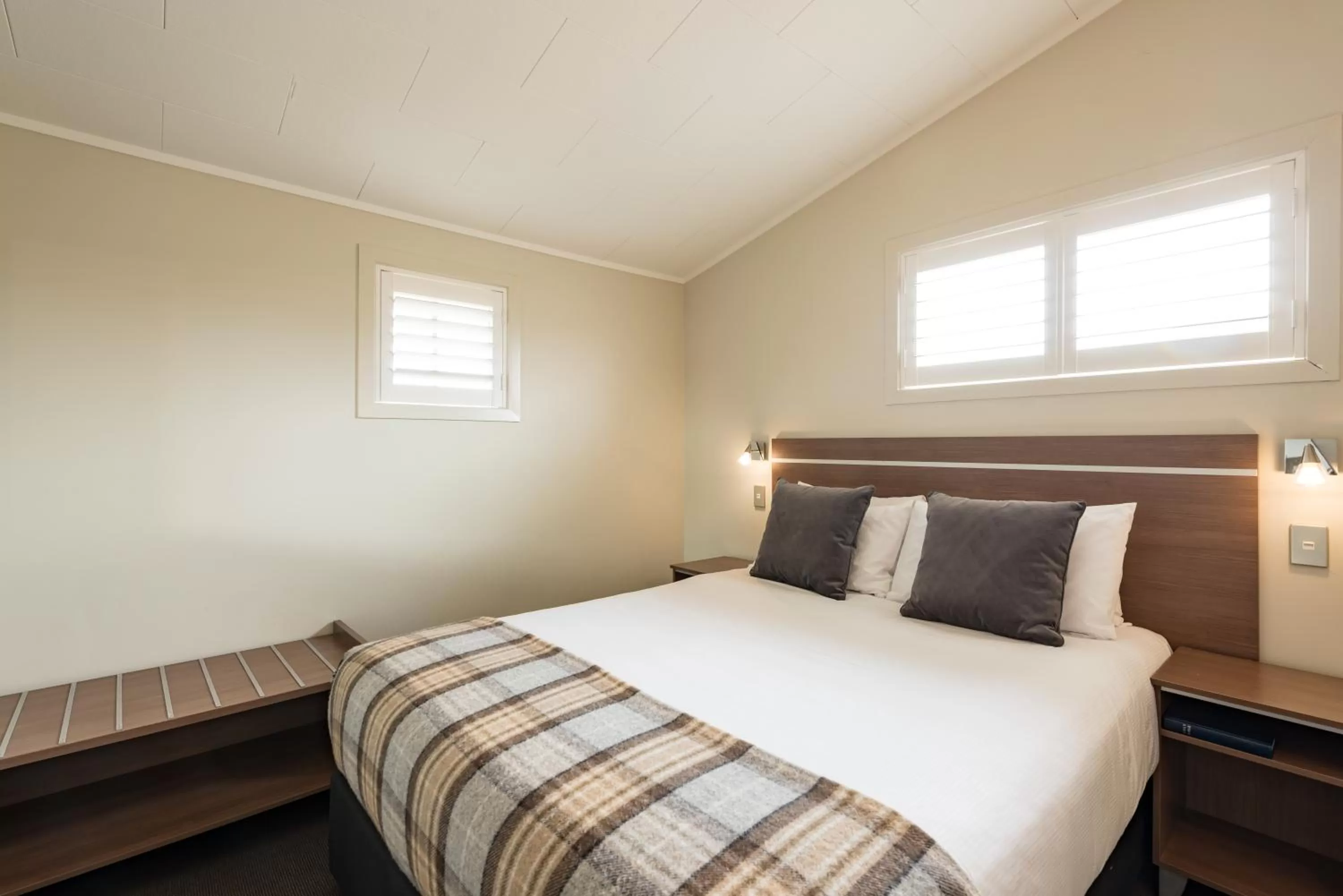 Bed in Suncourt Hotel & Conference Centre