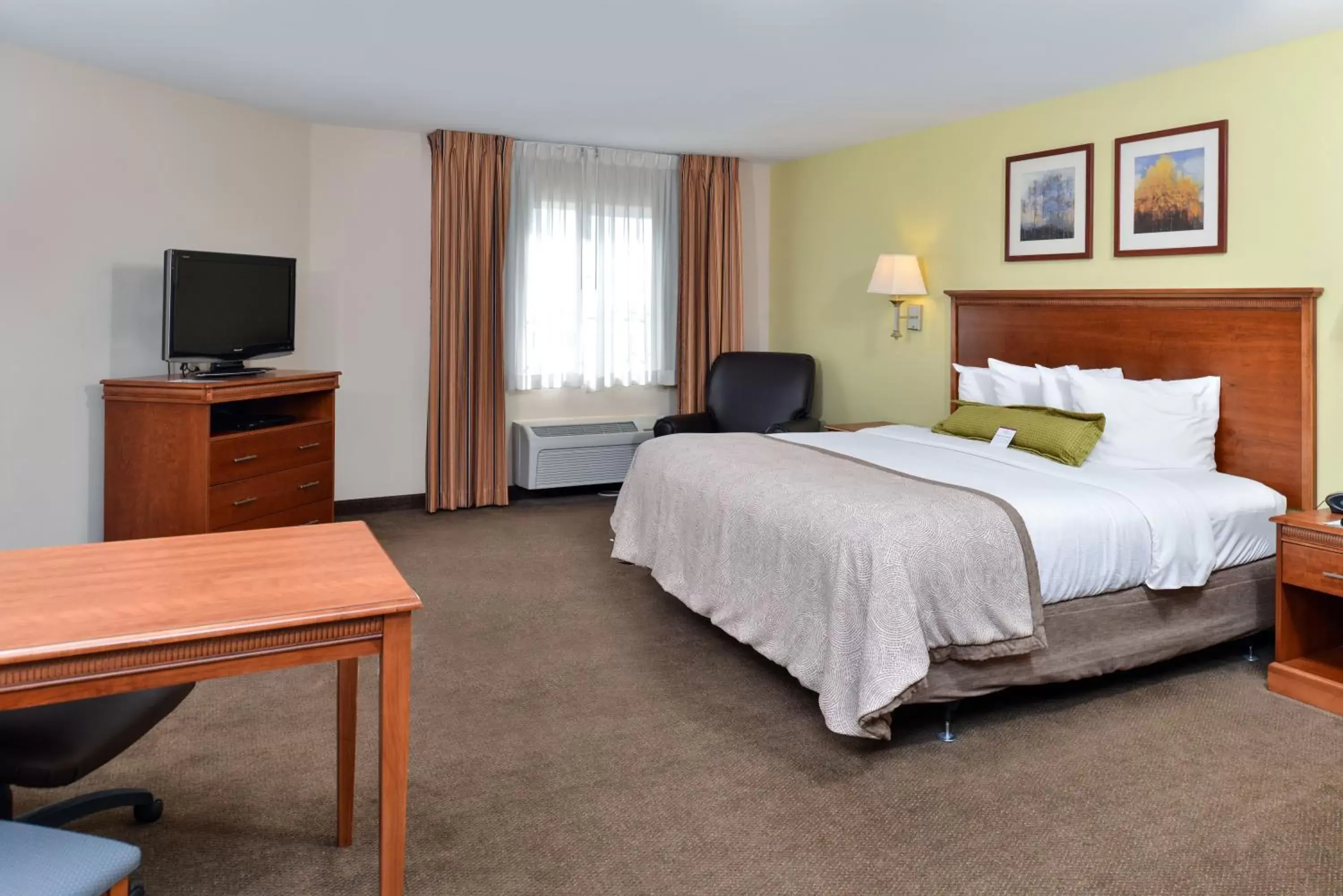 Photo of the whole room, Bed in Candlewood Suites Roswell, an IHG Hotel