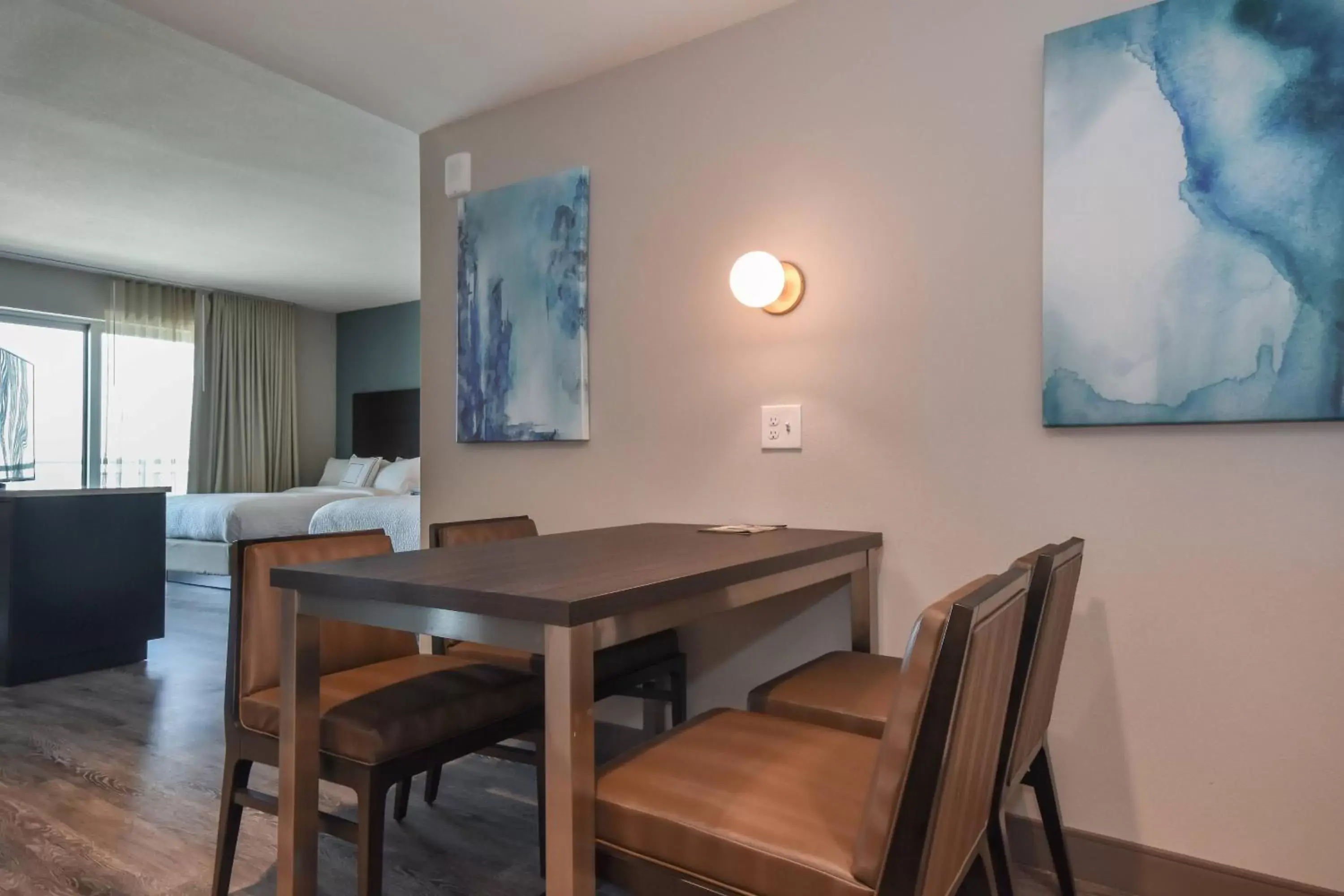 Photo of the whole room, Dining Area in Residence Inn by Marriott Myrtle Beach Oceanfront