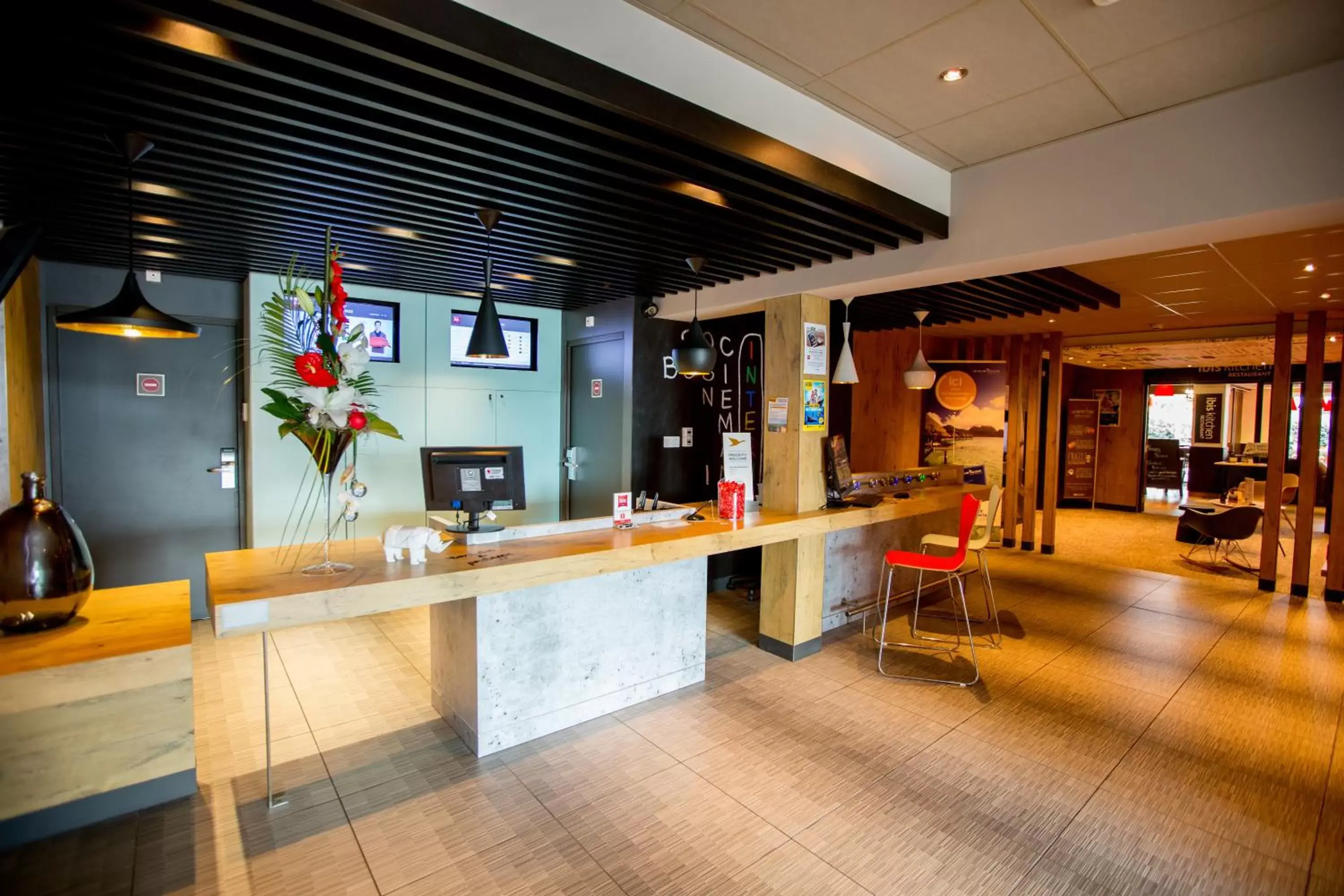 Lobby or reception in ibis Cherbourg La Glacerie Lobby or reception in ibis Cherbourg La Glacerie