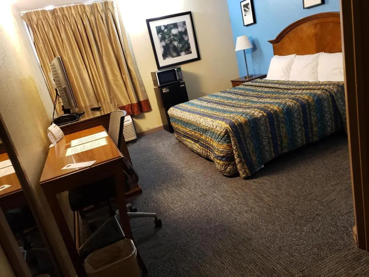 Bedroom, Bed in Red Carpet Inn-Macon Bedroom, Bed in Red Carpet Inn-Macon