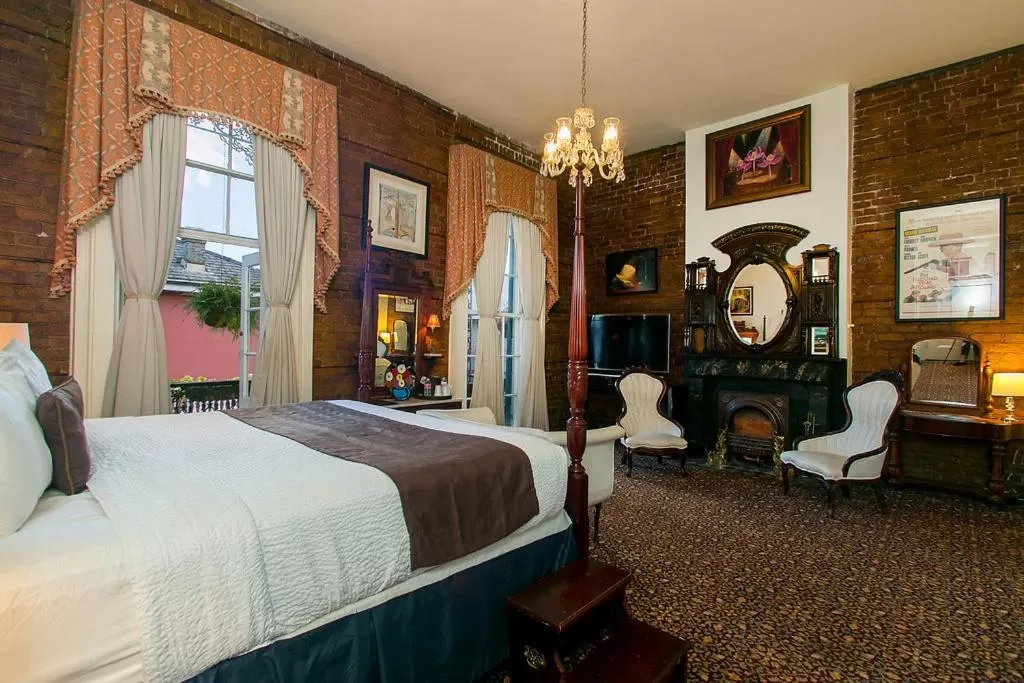 Bedroom, Bed in Lafitte Hotel & Bar