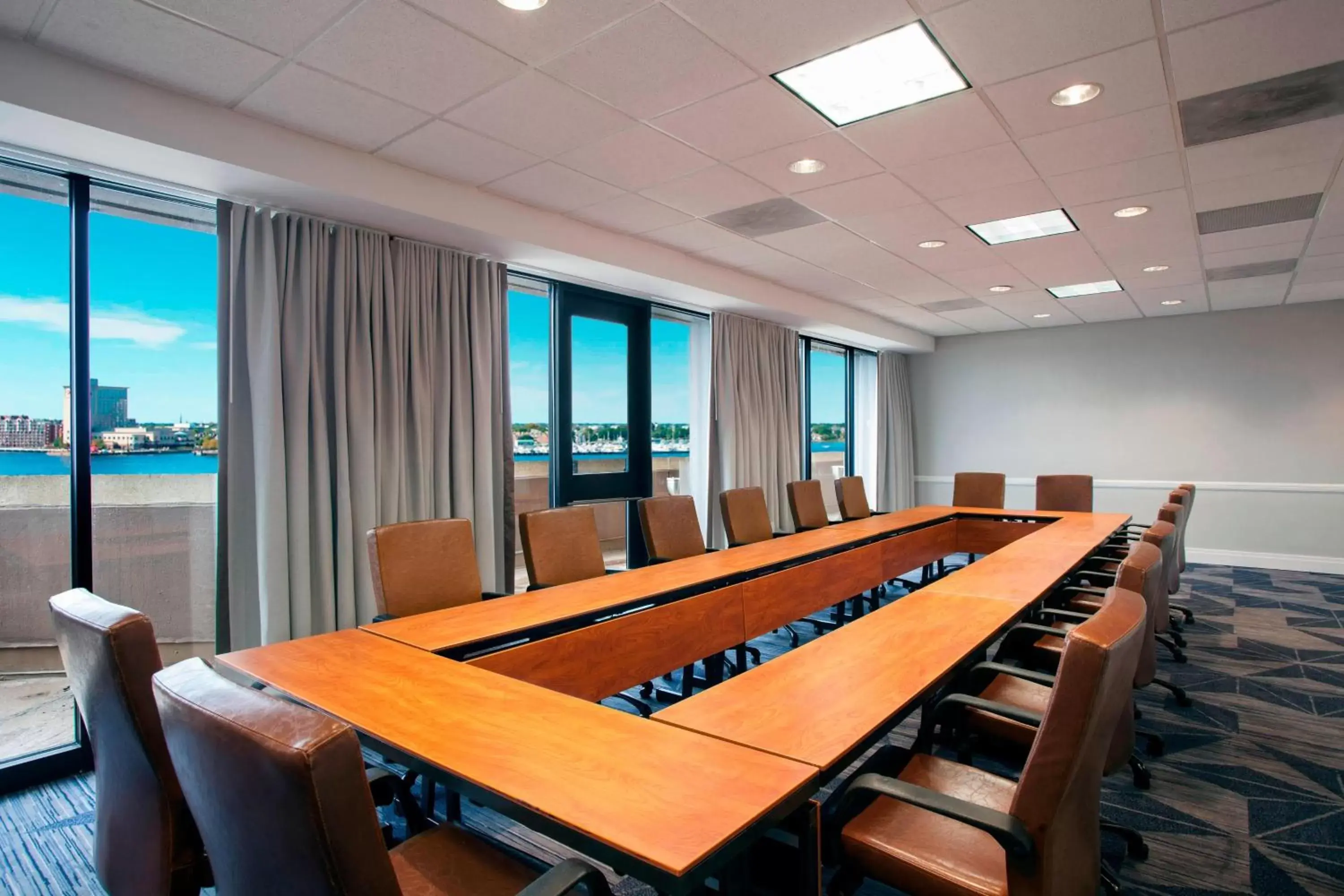 Meeting/conference room in Sheraton Norfolk Waterside Hotel