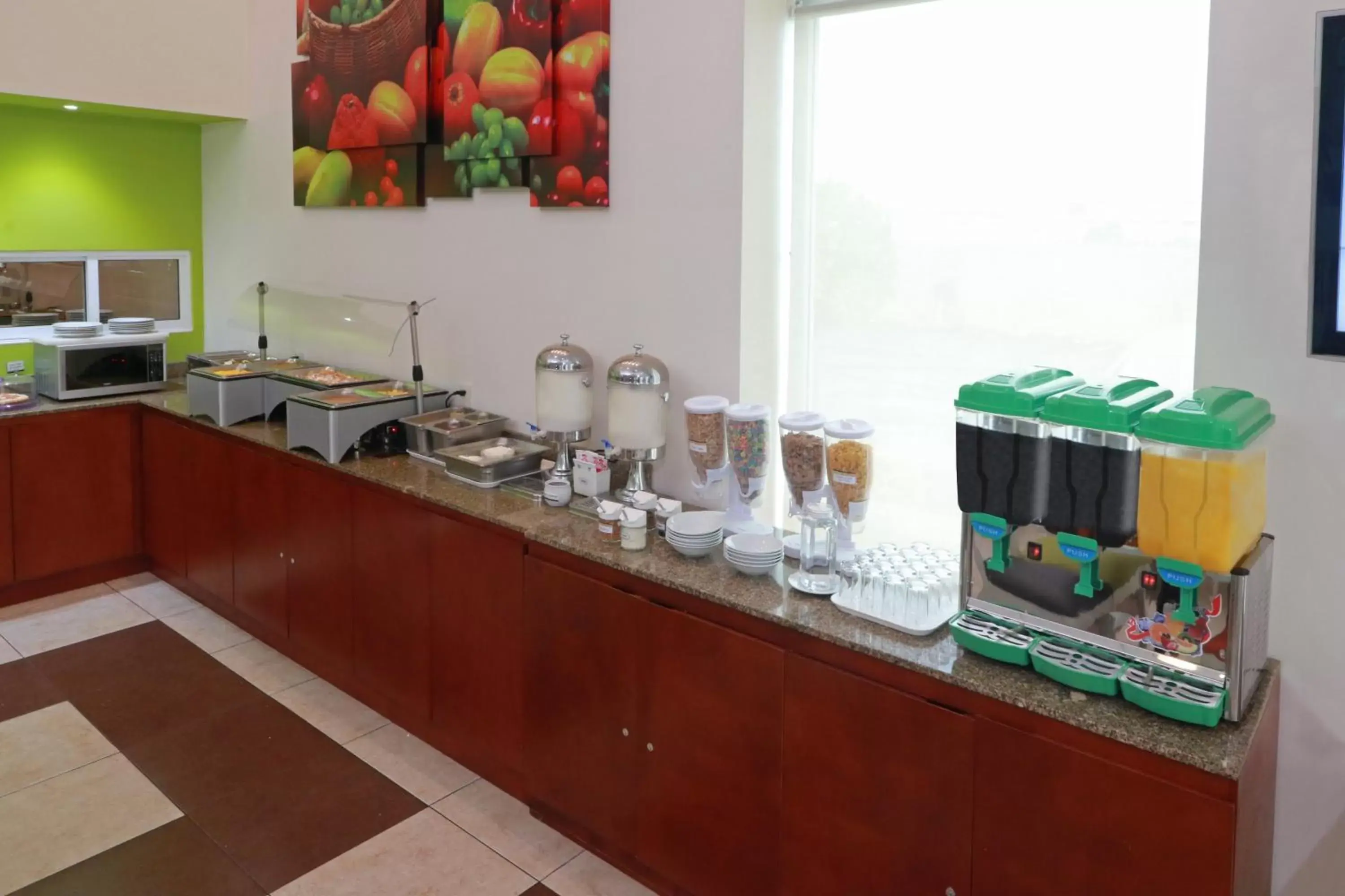 Breakfast, Kitchen/Kitchenette in Staybridge Suites Queretaro, an IHG Hotel