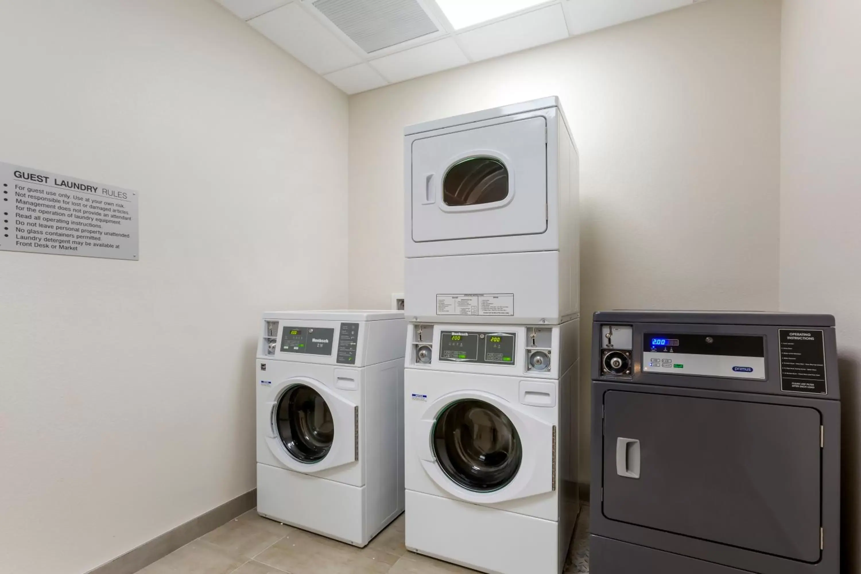 laundry, Kitchen/Kitchenette in Best Western Plus Executive Residency Phoenix North Happy Valley