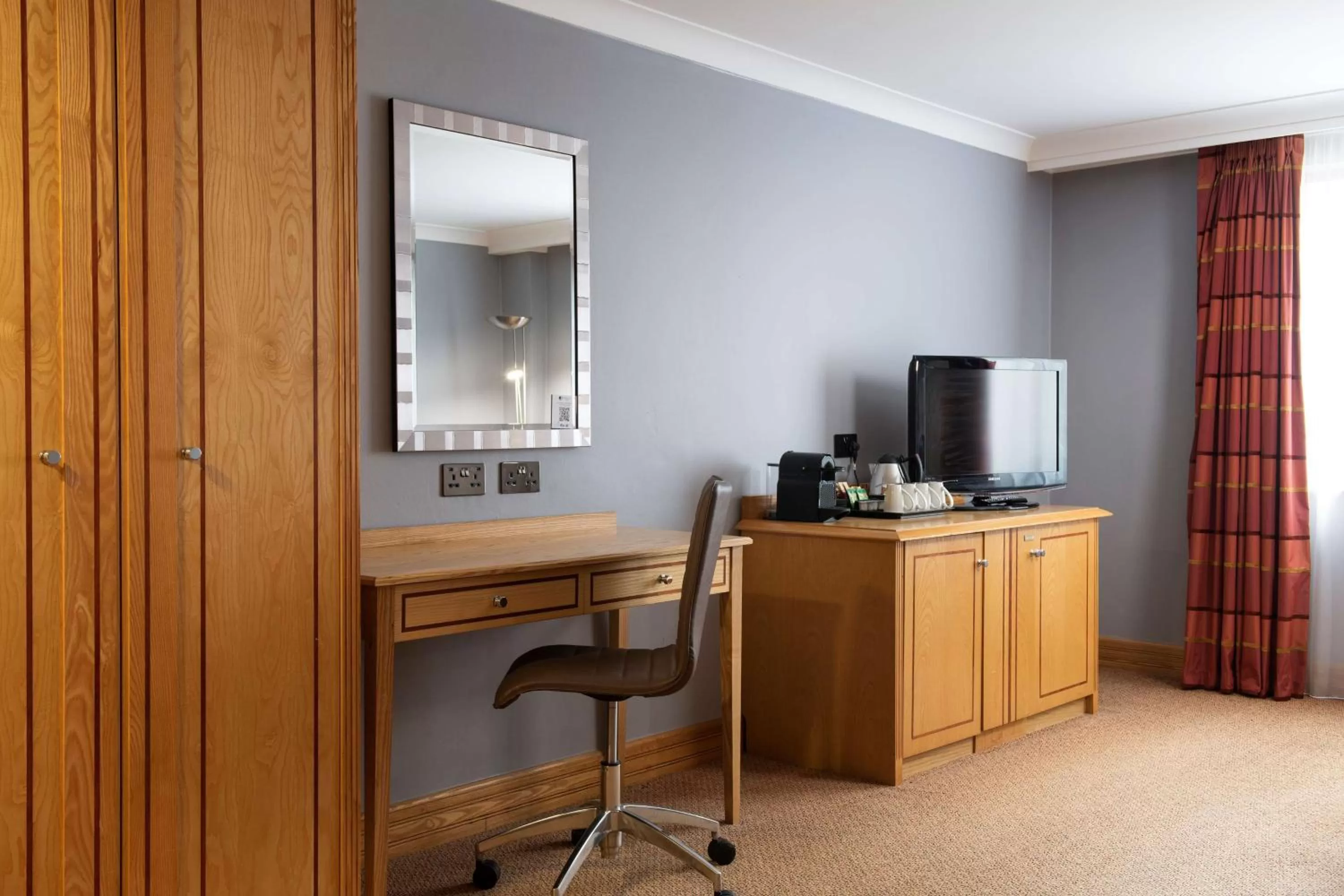 Bedroom in DoubleTree by Hilton Swindon Hotel