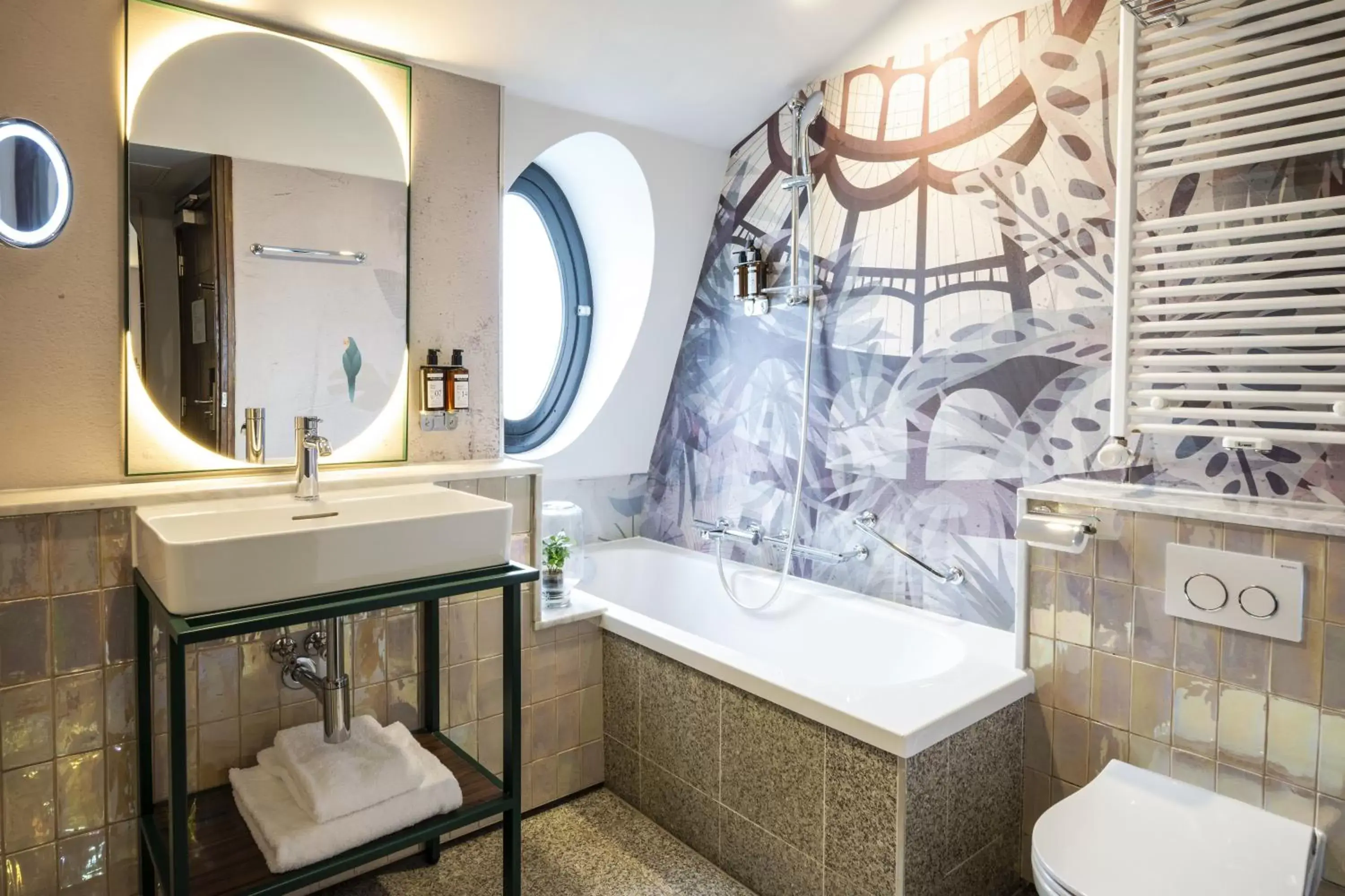 Bathroom in Hotel Indigo Brussels - City, an IHG Hotel