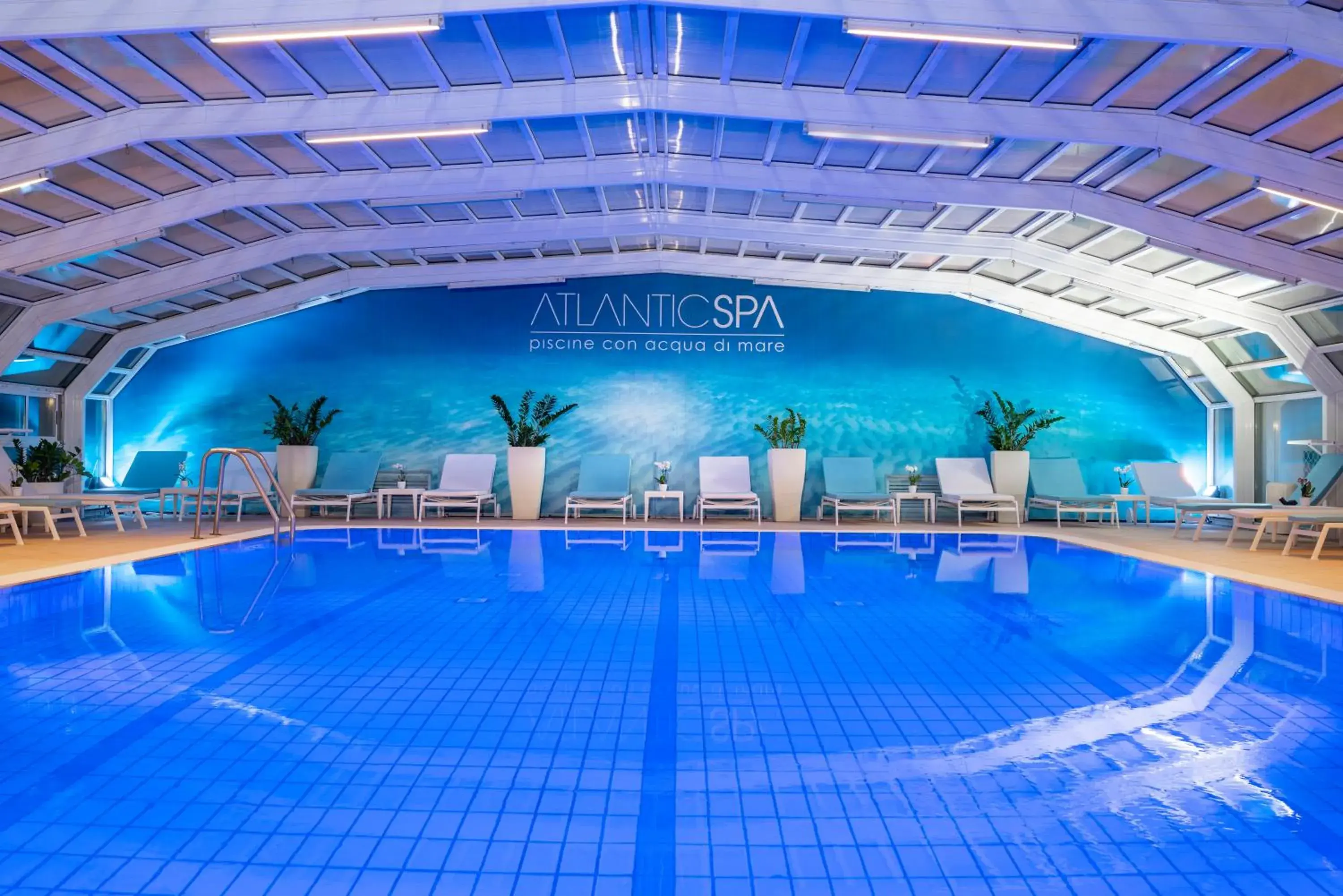 Swimming Pool in Hotel Atlantic
