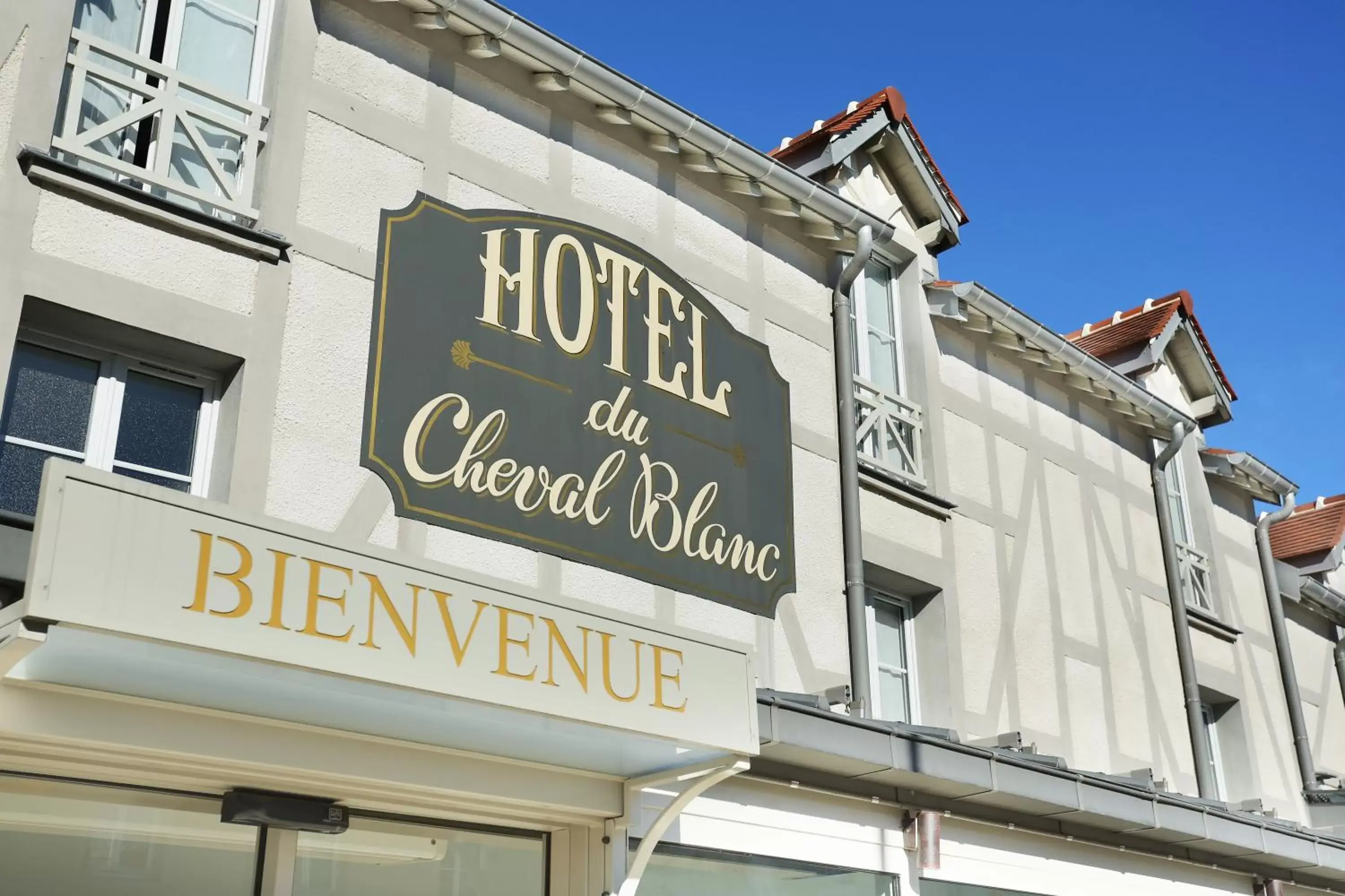 Facade/entrance, Property Building in Hôtel Le Cheval Blanc