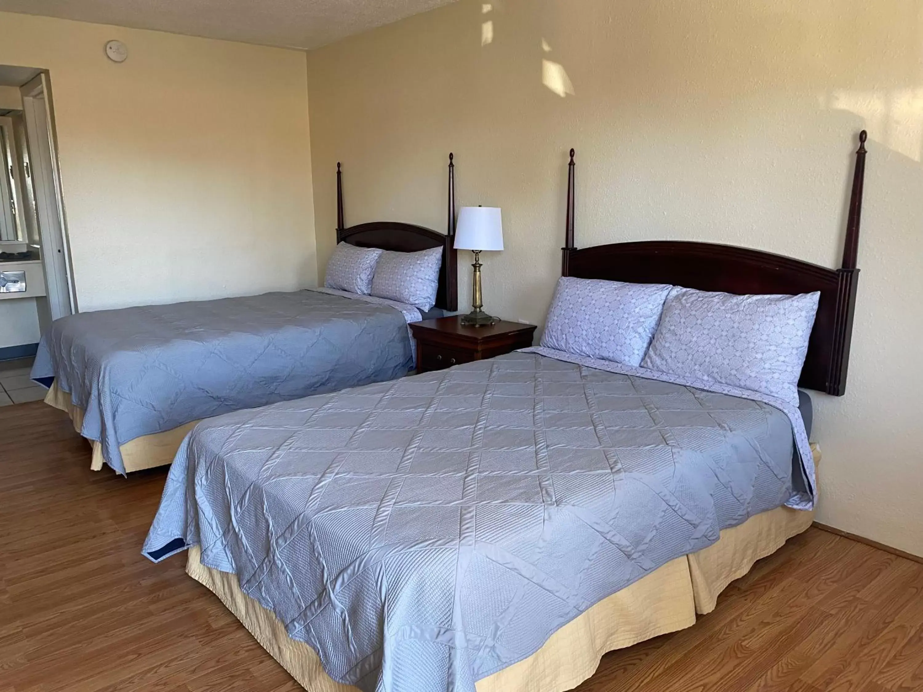 Bedroom, Bed in Jasmine Garden Inn - Lake City