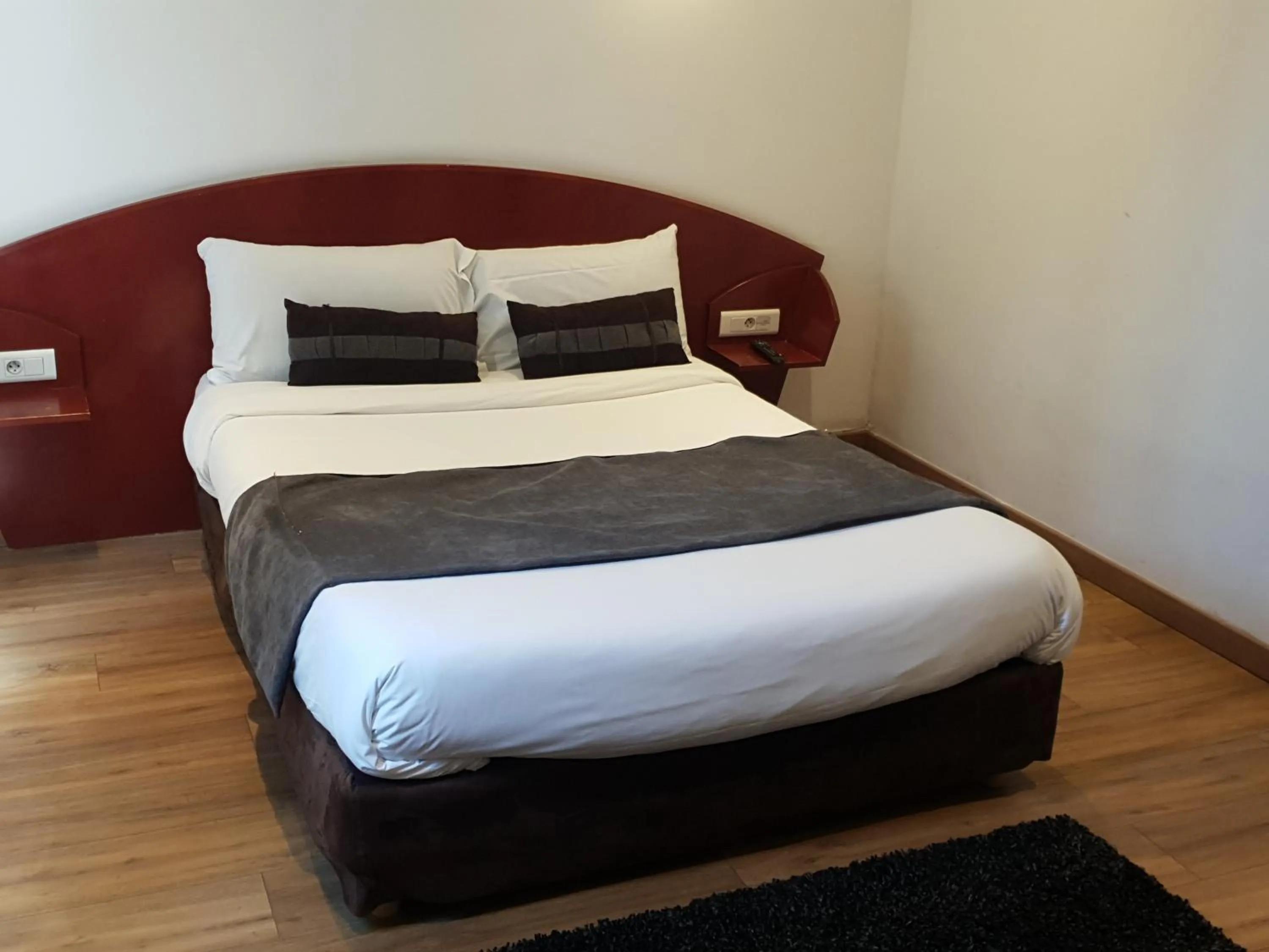 Bed in Le Clémenceau Hôtel et Appart 'hôtel "Gare Sncf" centre ville