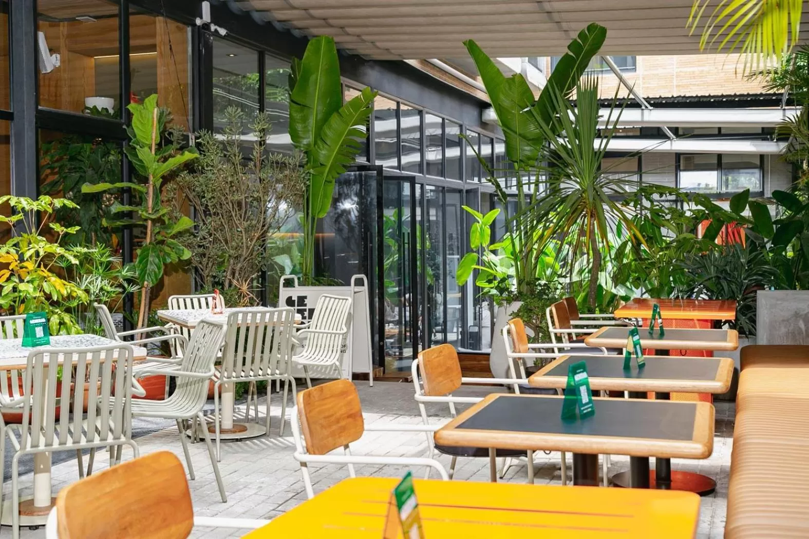 Restaurant/places to eat in Landmark Hotel