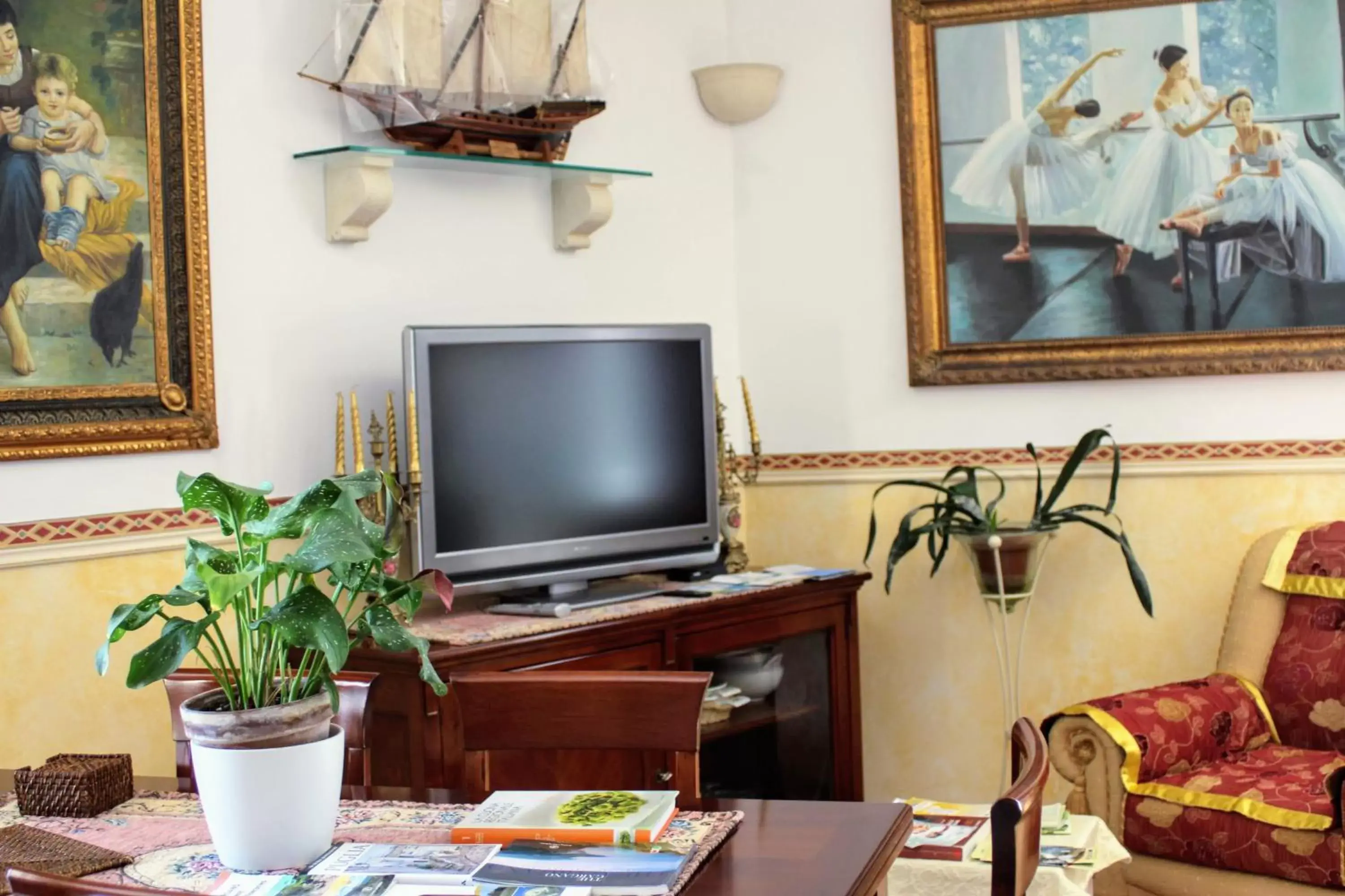 Communal lounge/ TV room, TV/Entertainment Center in B&B Marina Piccola