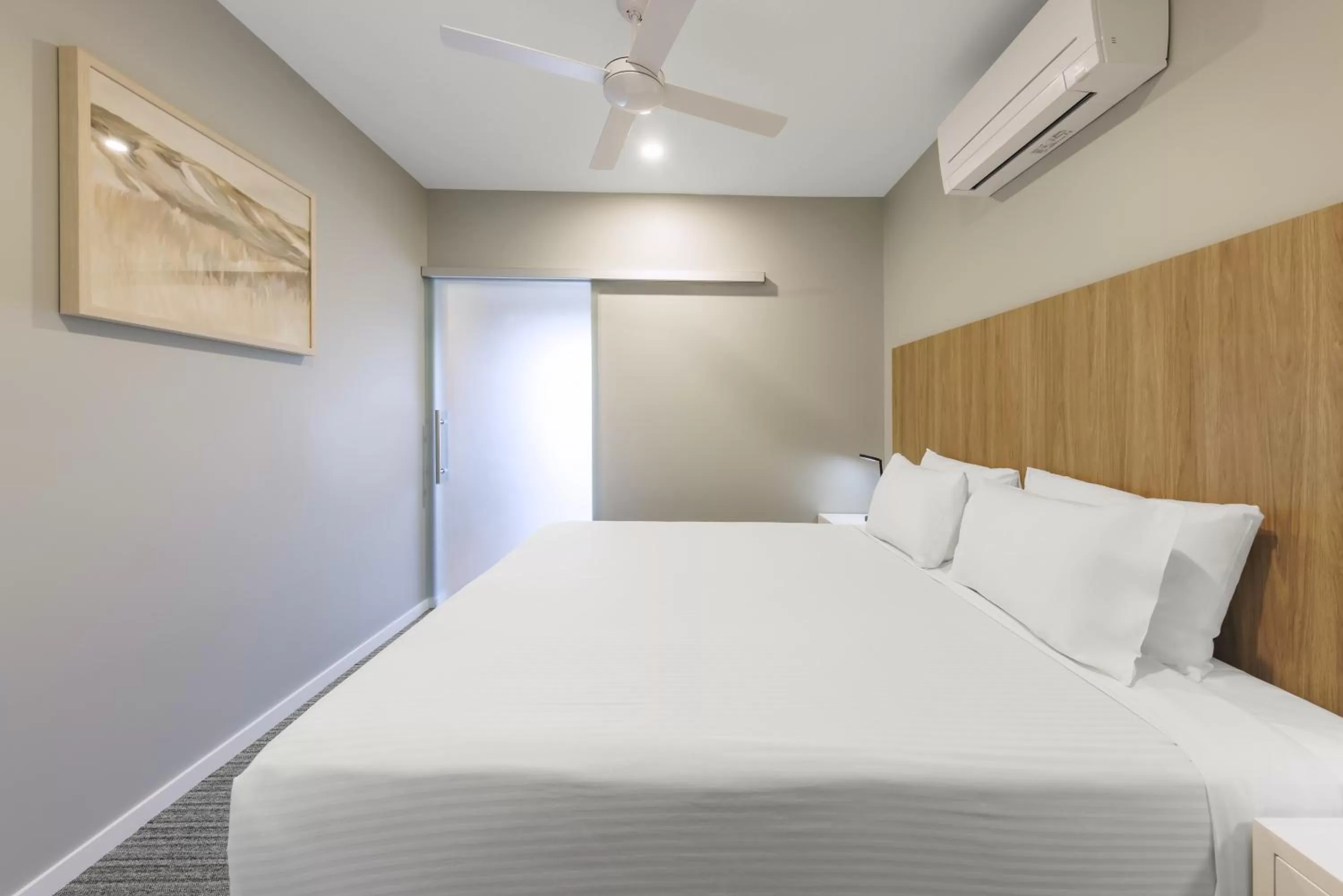 Bed in Best Western Plus North Lakes Hotel