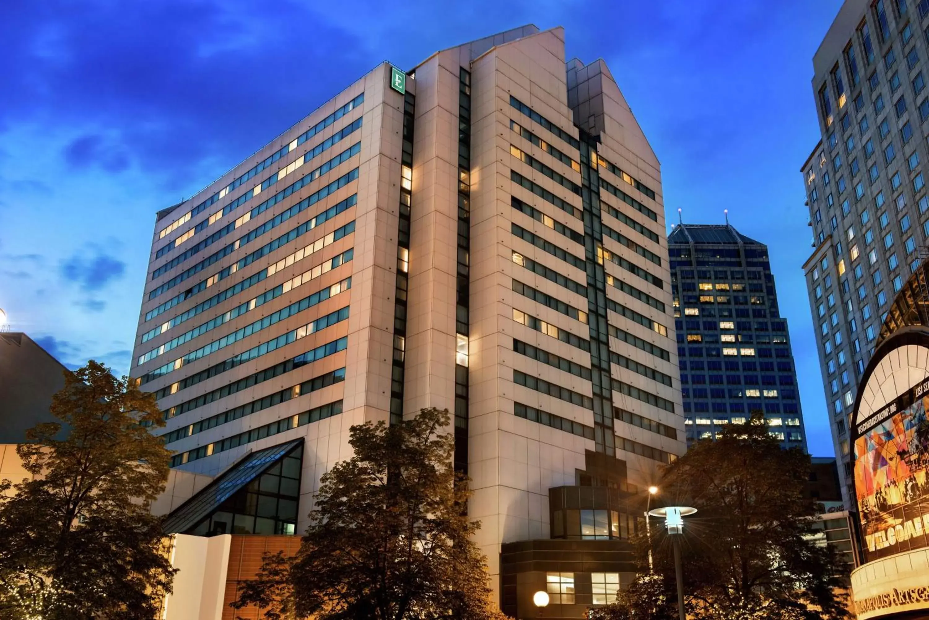 Property Building in Embassy Suites by Hilton Indianapolis Downtown