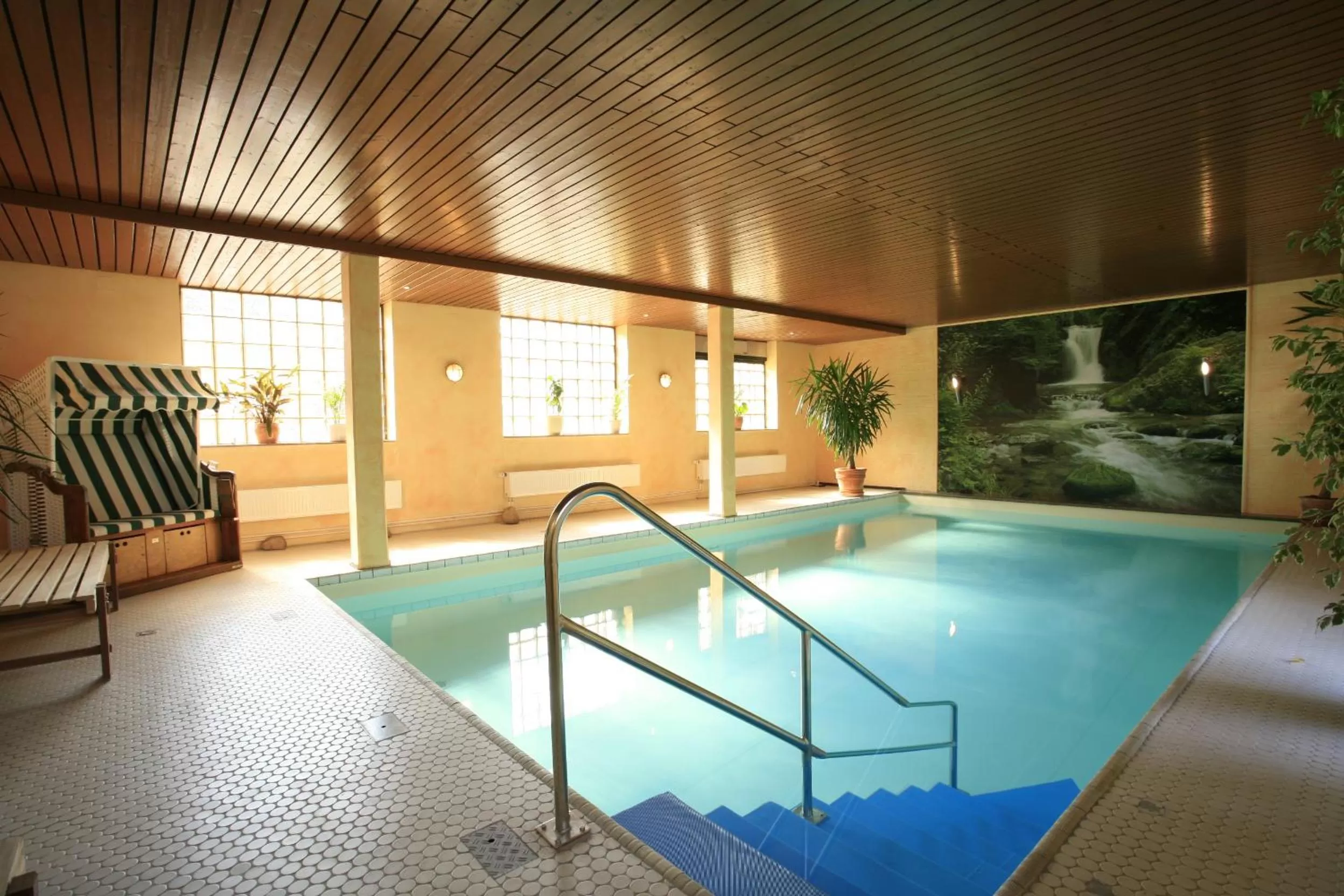 Swimming pool in Rüter's Hotel & Restaurant