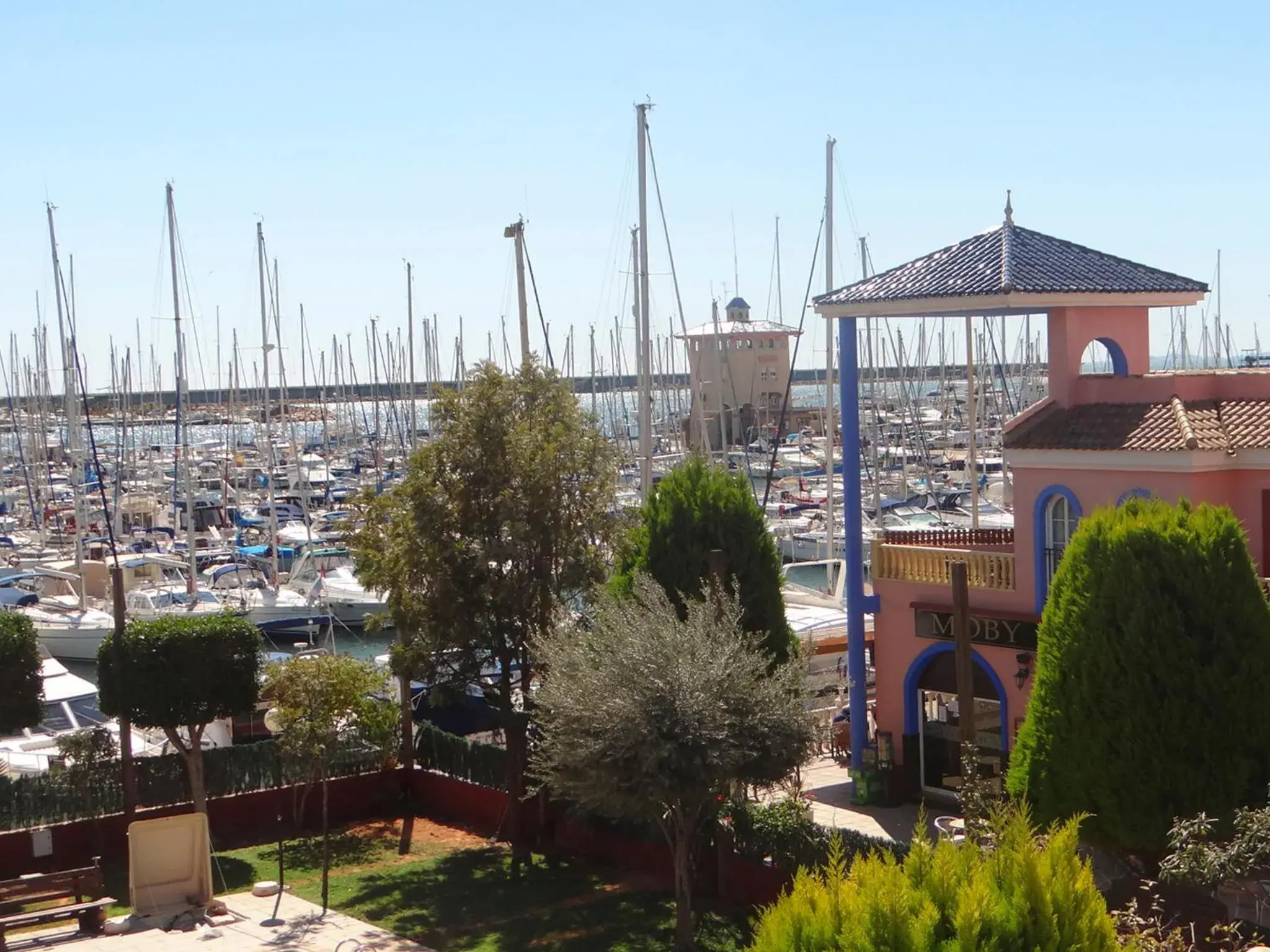 Area and facilities in Marina Internacional