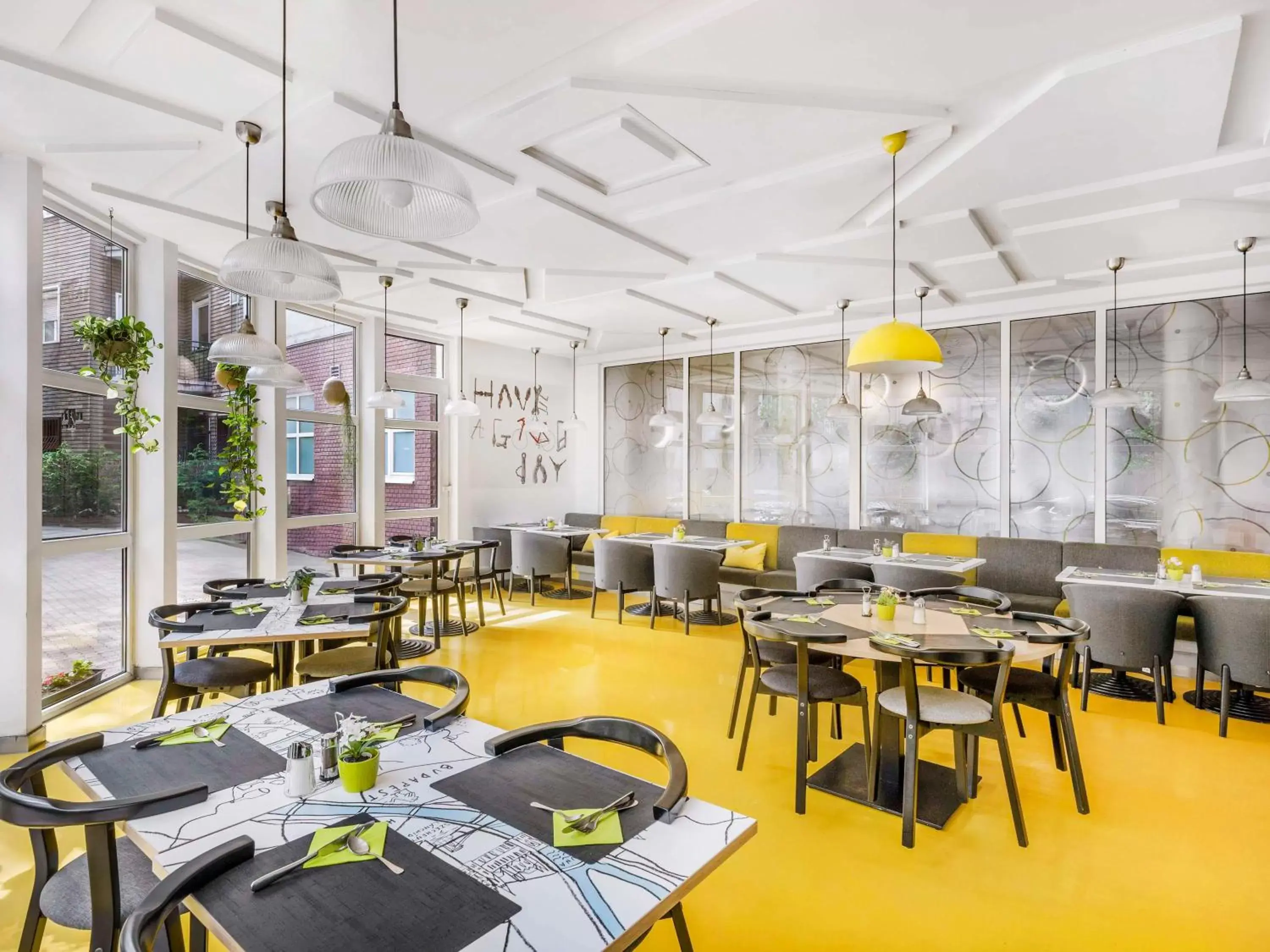 Restaurant/Places to Eat in Ibis Styles Budapest City