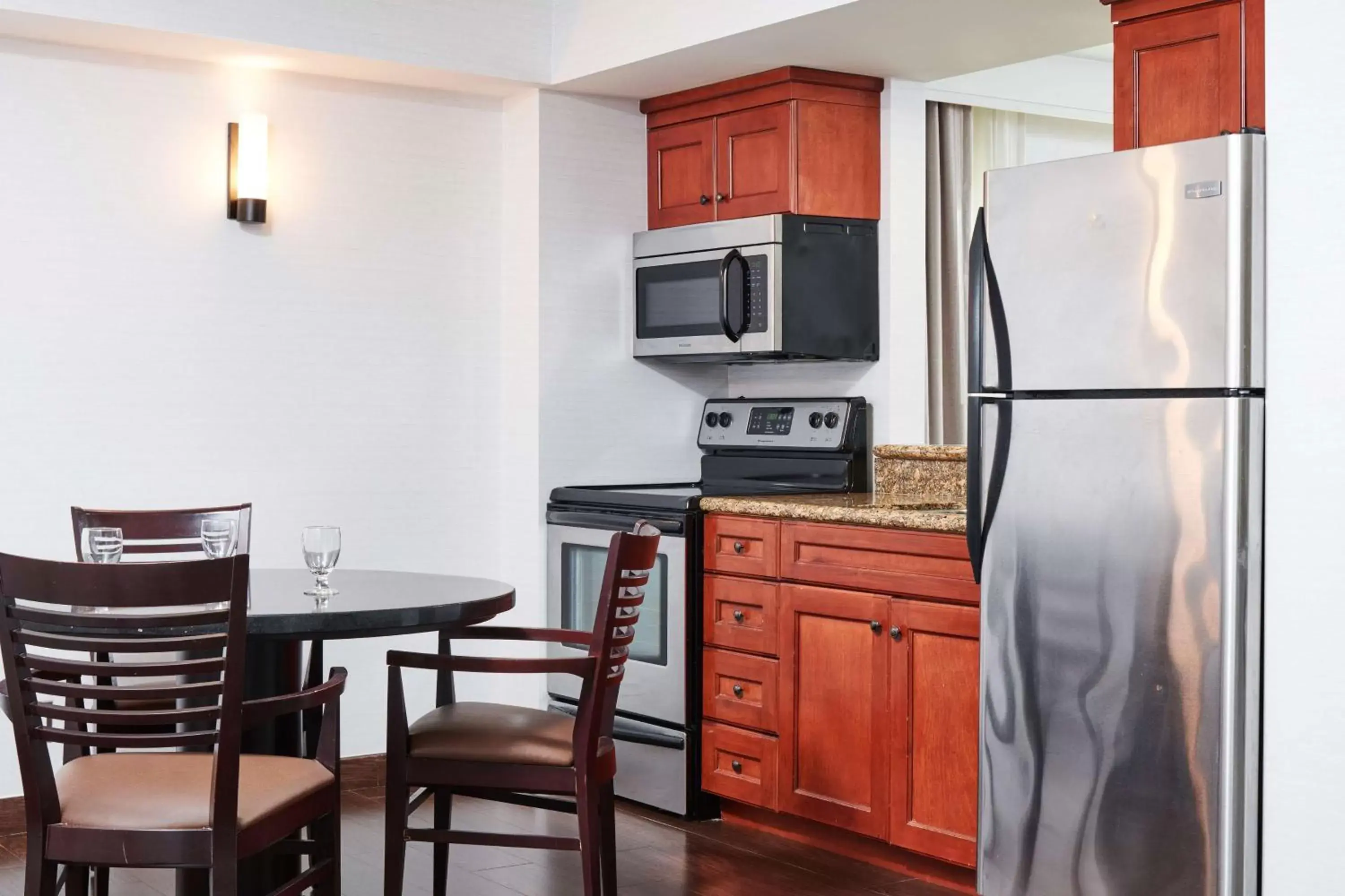 Kitchen or kitchenette, Kitchen/Kitchenette in Doubletree By Hilton Fullerton