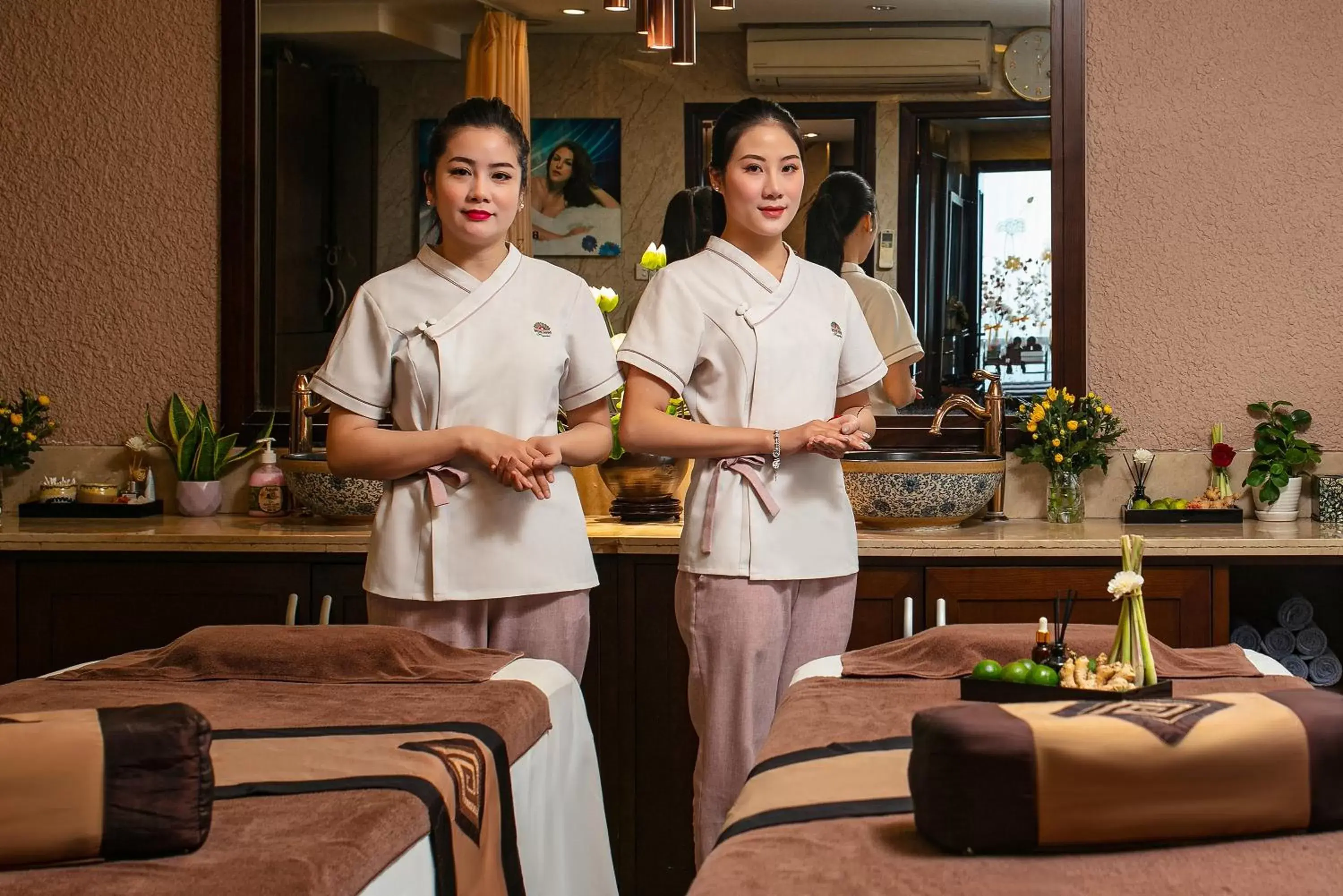Massage, Staff in Hong Ngoc Cochinchine Boutique Hotel & Spa