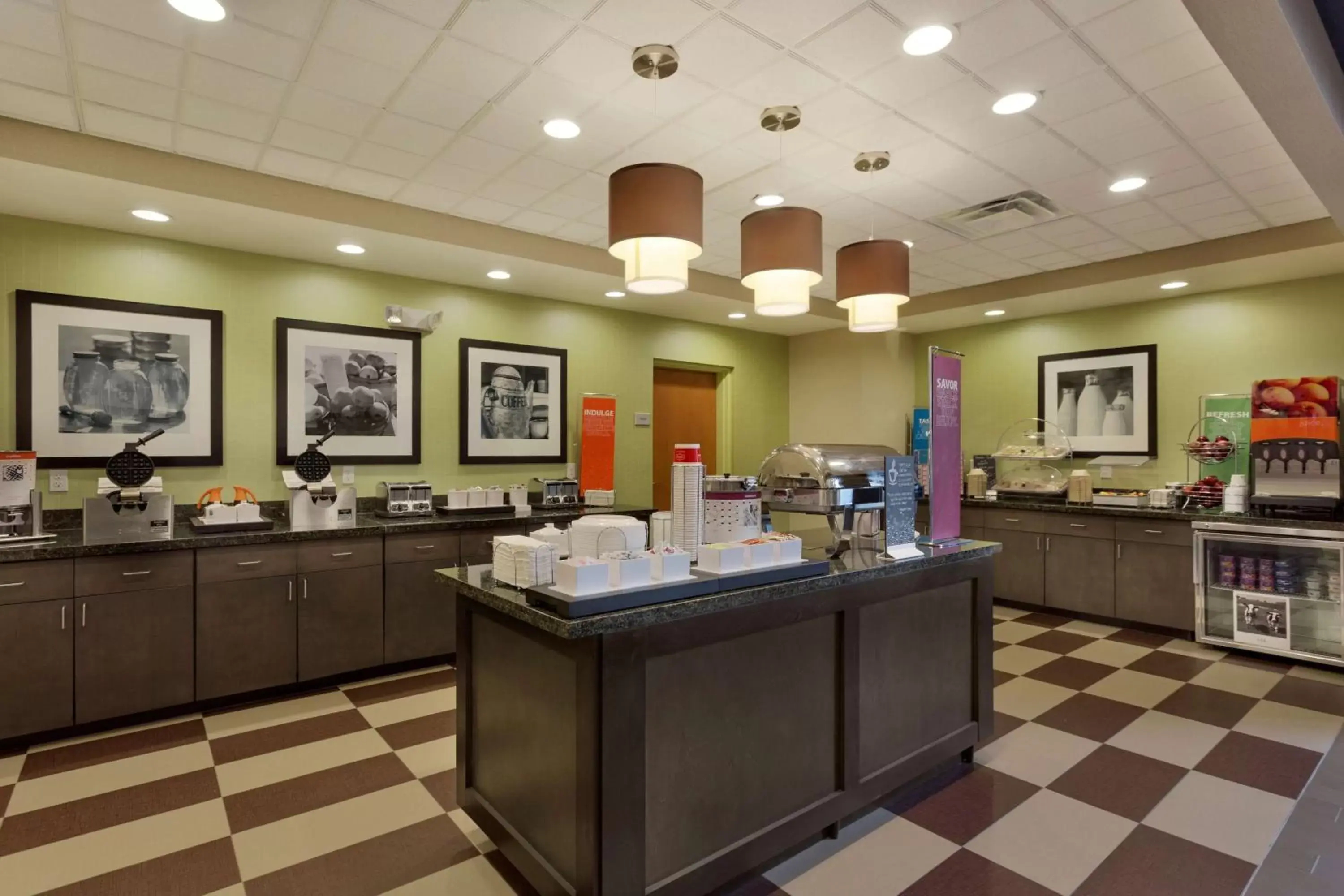 Dining area, Restaurant/Places to Eat in Hampton Inn and Suites Parkersburg Downtown