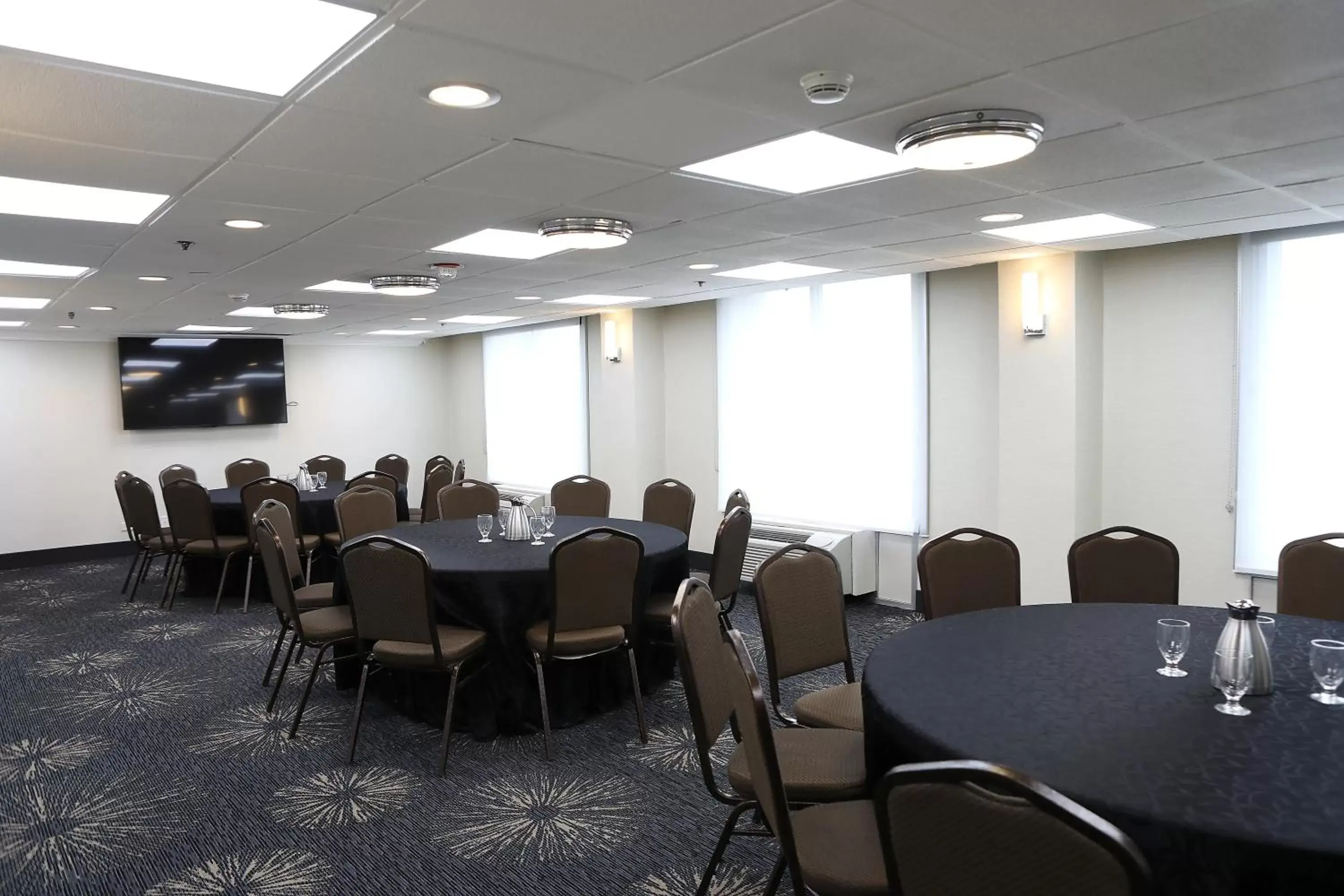 Meeting/conference room in Holiday Inn O'Hare Area, an IHG Hotel