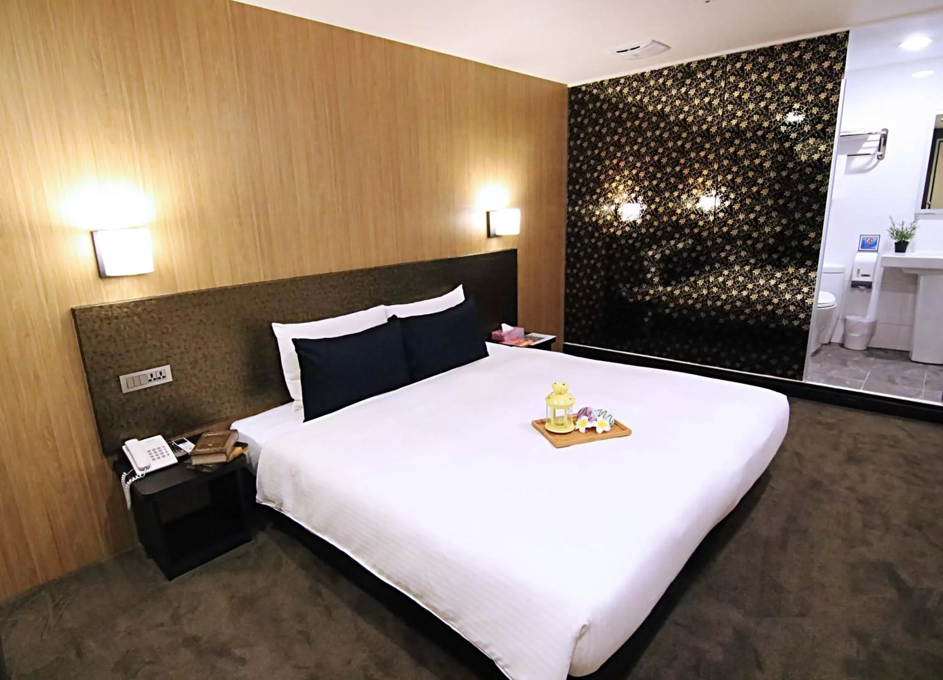 Photo of the whole room, Bed in Hotel 6 - Wannien
