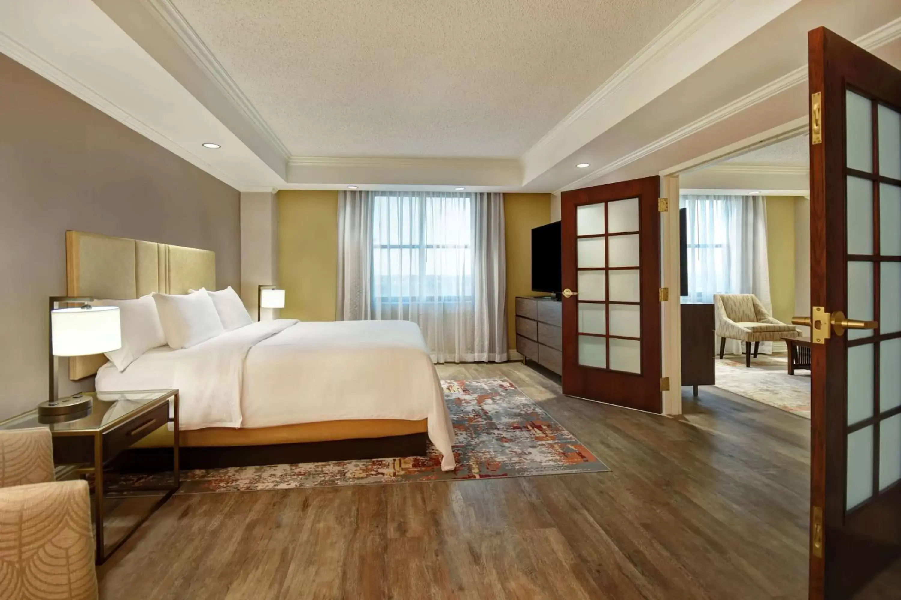 Bedroom, Bed in Embassy Suites Little Rock