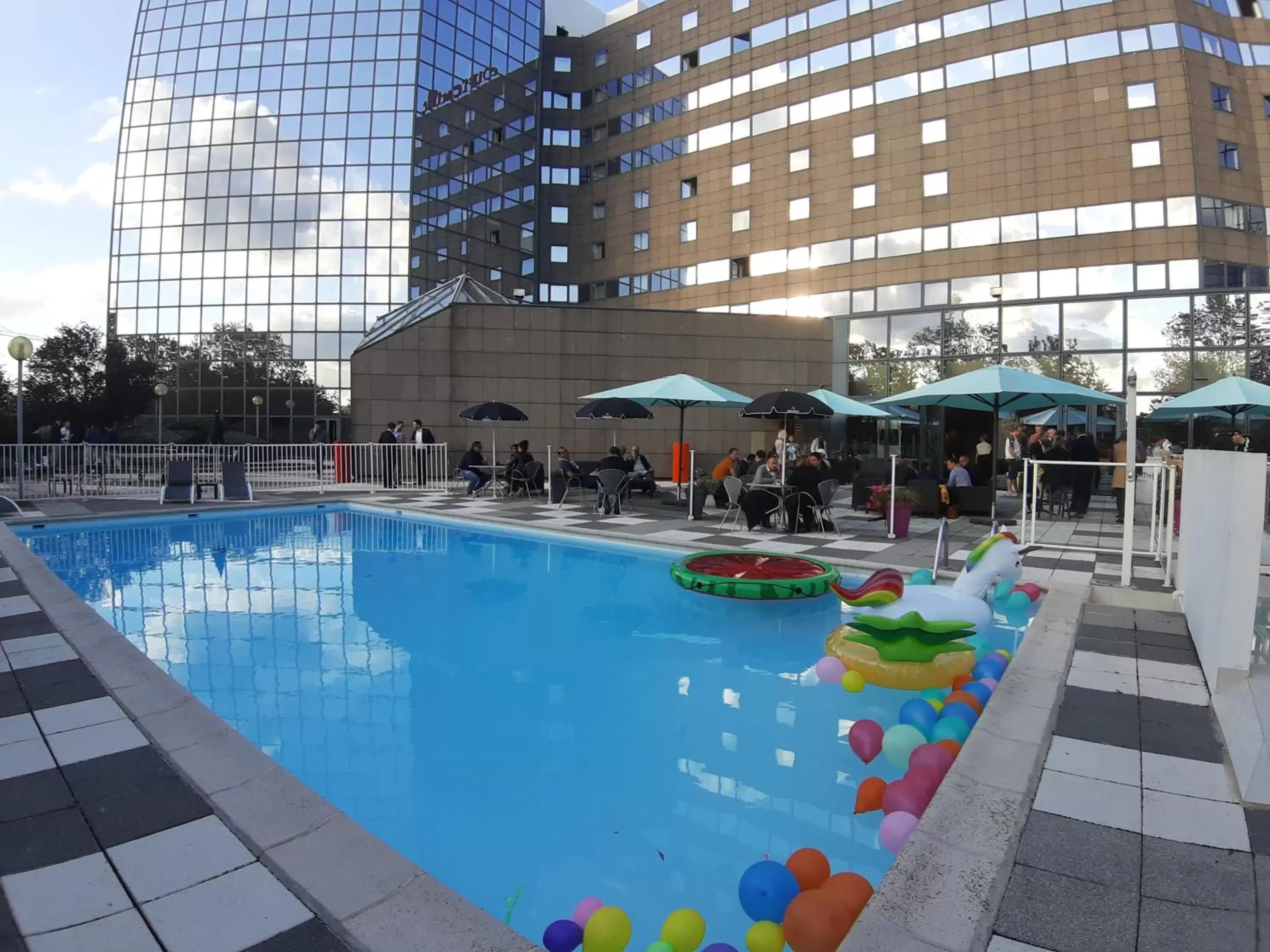 Balcony/Terrace, Swimming Pool in Novotel Marne-la-Vallée Noisy-le-Grand