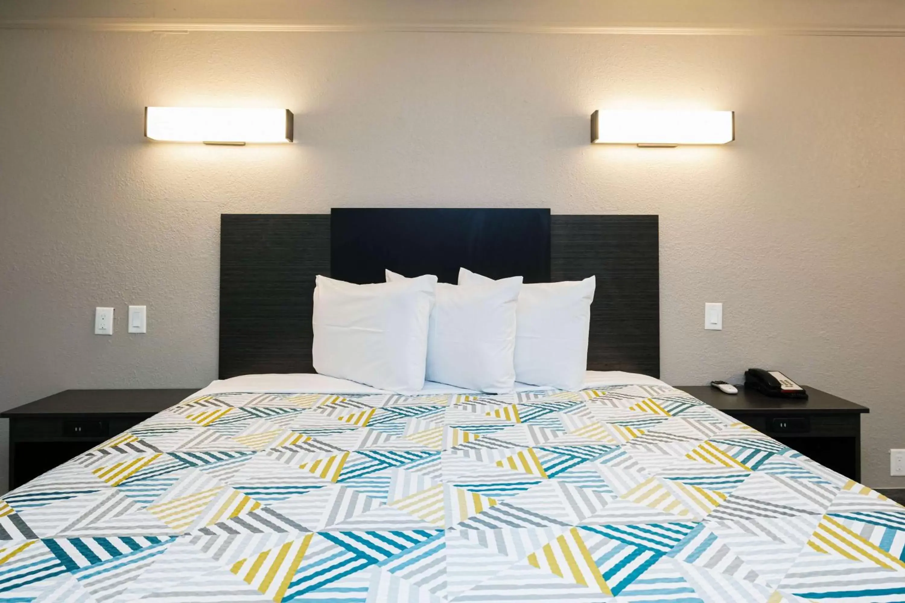 Bed in Studio 6 Baytown, Tx - Garth Road Bed in Studio 6 Baytown, Tx - Garth Road