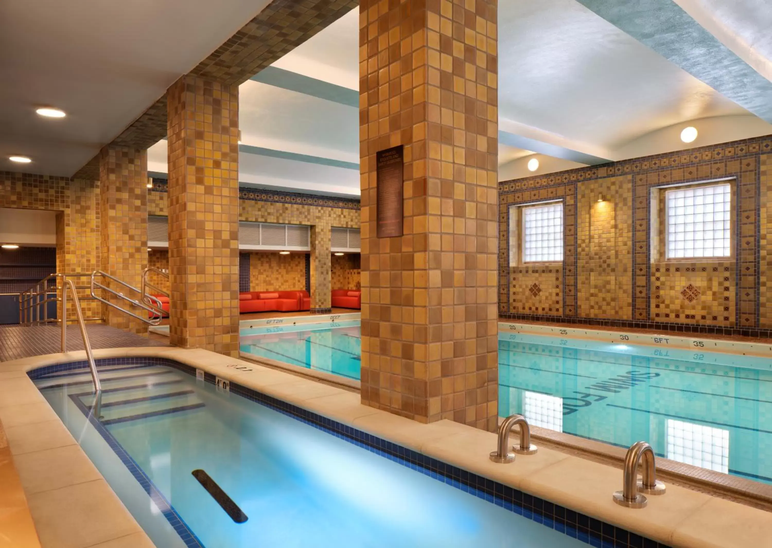 Hot Tub, Swimming Pool in 21c Museum Hotel St Louis