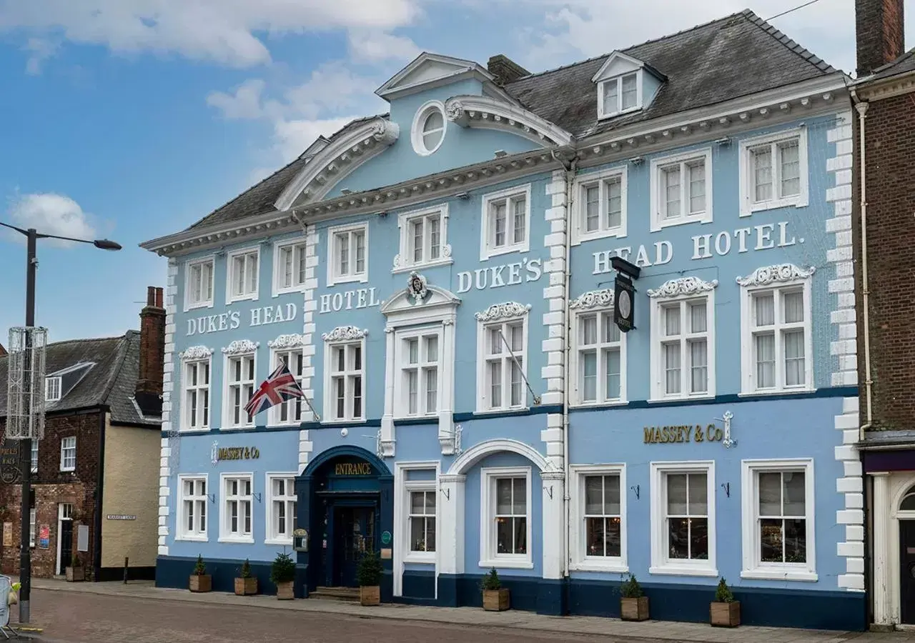 Property Building in Dukes Head Hotel