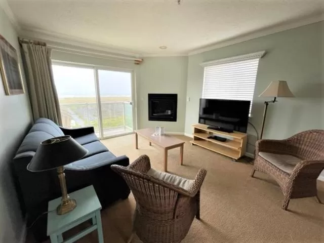 Living room, Seating Area in Inn at the Shore