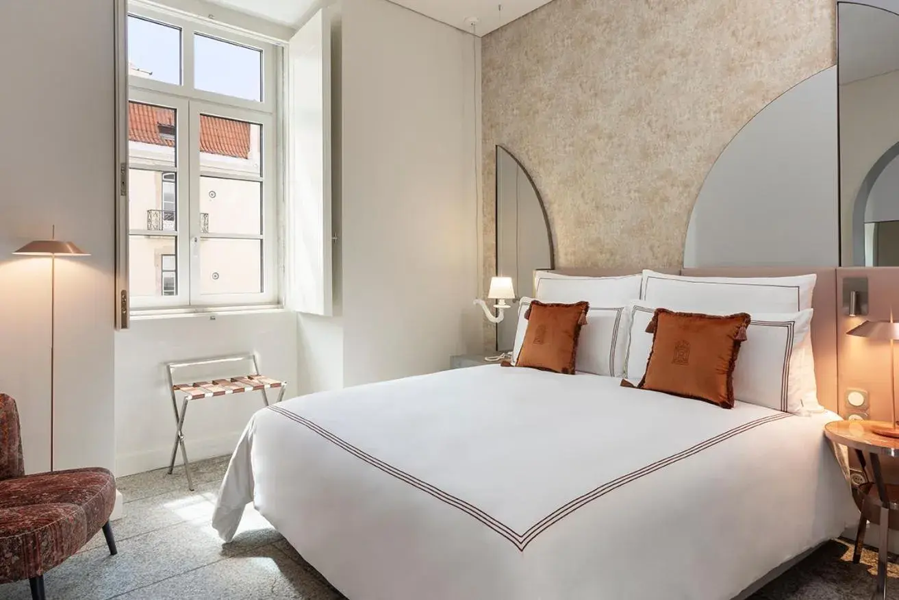 Bedroom, Bed in Convent Square Lisbon, Vignette Collection, an IHG Hotel