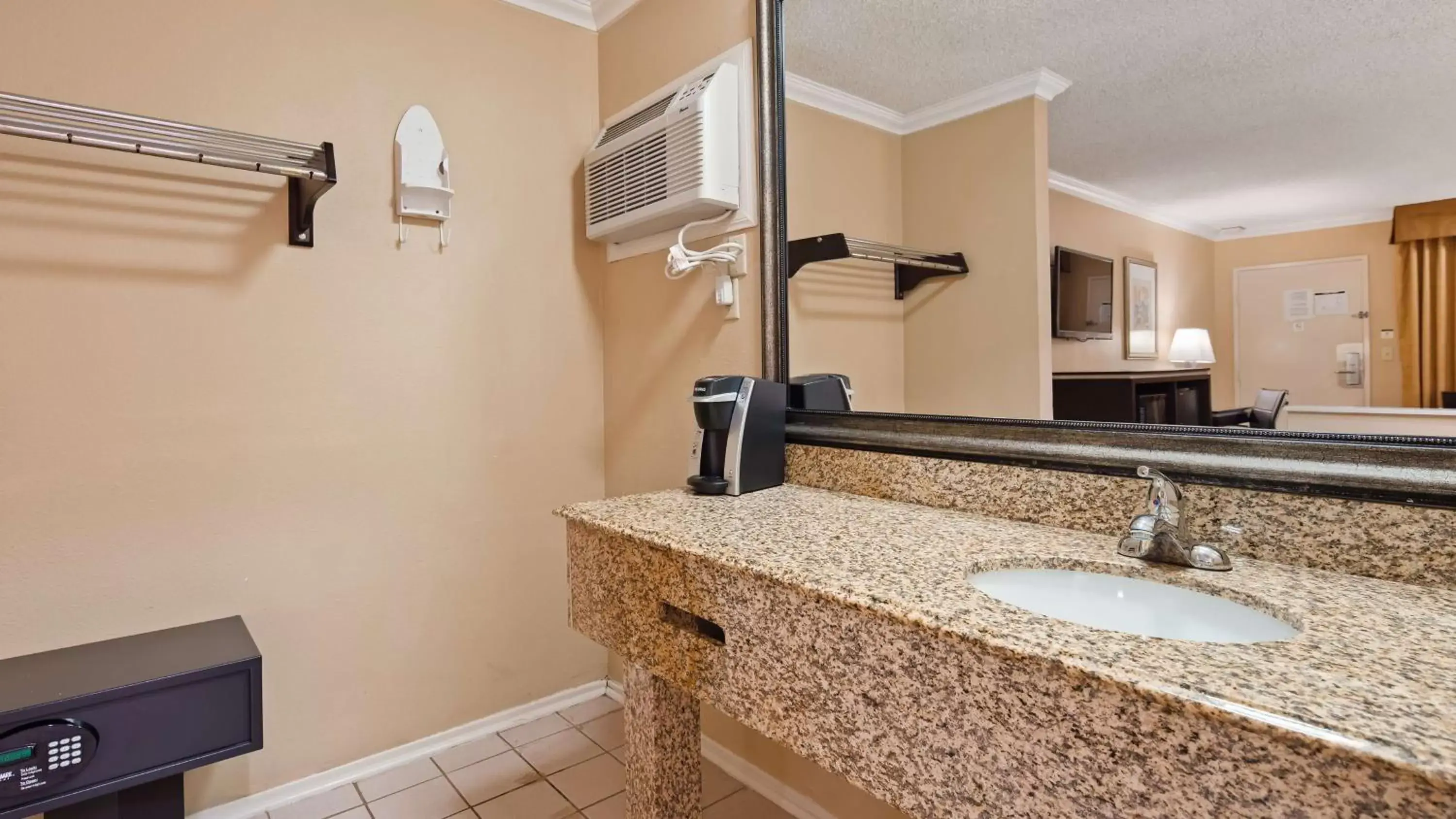 Bathroom in Best Western Courtesy Inn - Anaheim Park Hotel