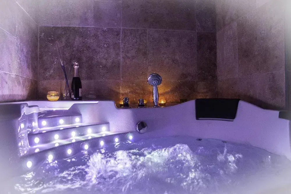 Hot Tub in Chez Aurélia - Chambres et suite