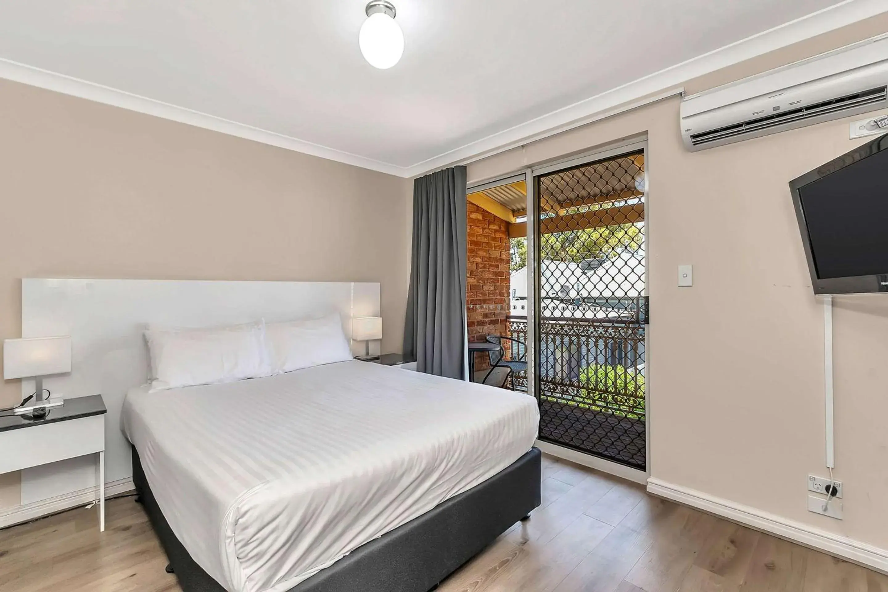 Bedroom, Bed in Quality Inn Railway Motel