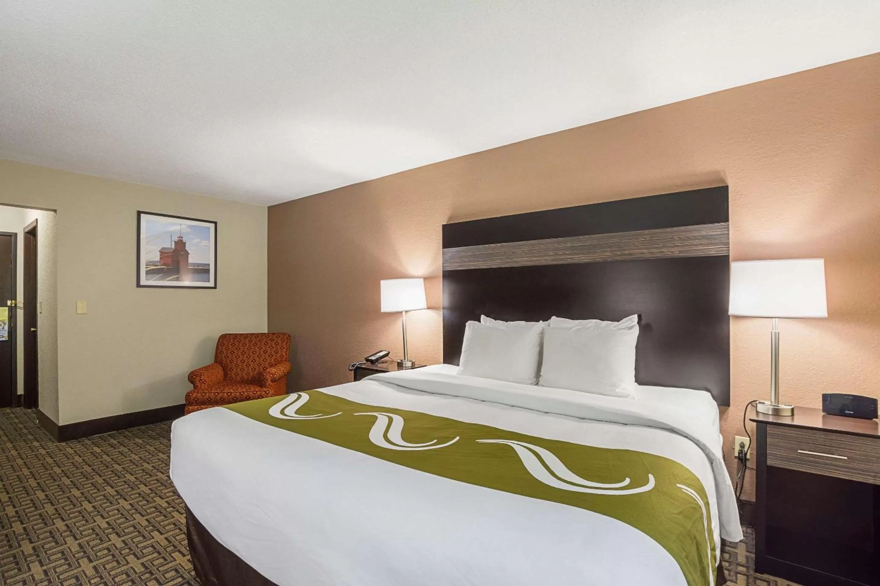 Photo of the whole room, Bed in Quality Inn & Suites Holland