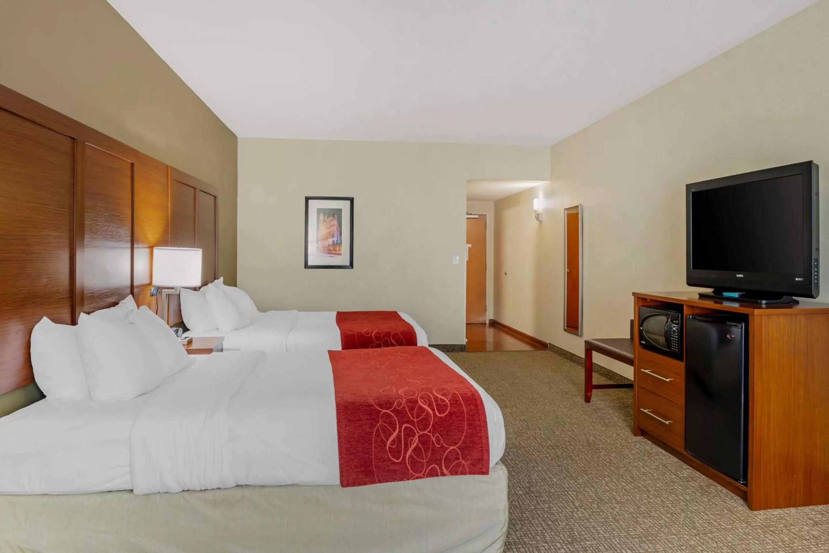 Bedroom, Bed in Comfort Suites At Virginia Center Commons