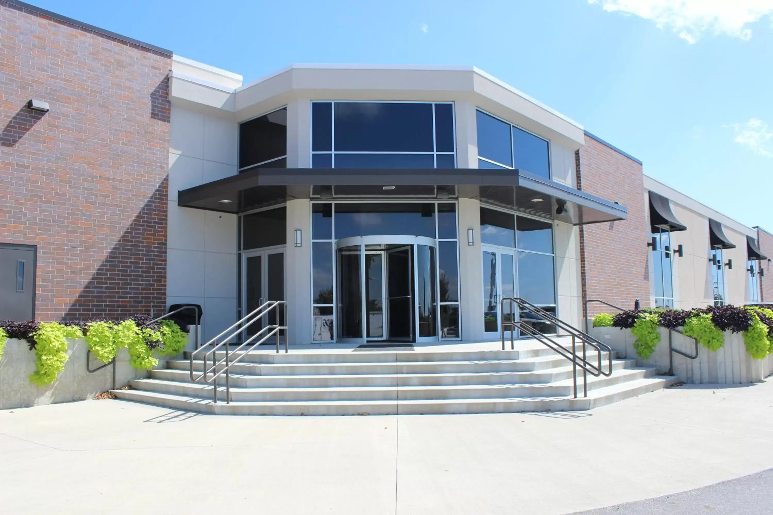 Property Building in Holiday Inn Des Moines-Airport Conference Center, an IHG Hotel