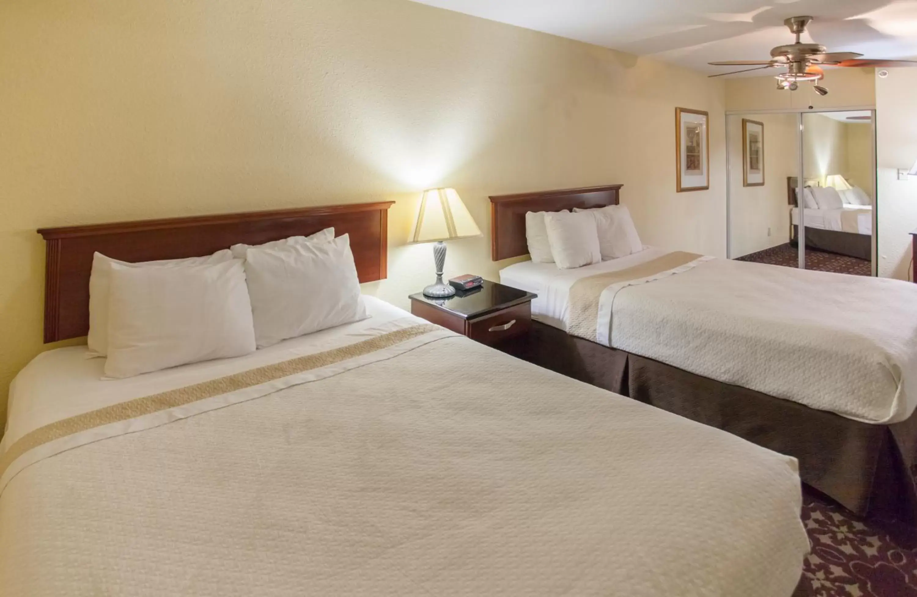 Bed in Days Inn by Wyndham Shenandoah