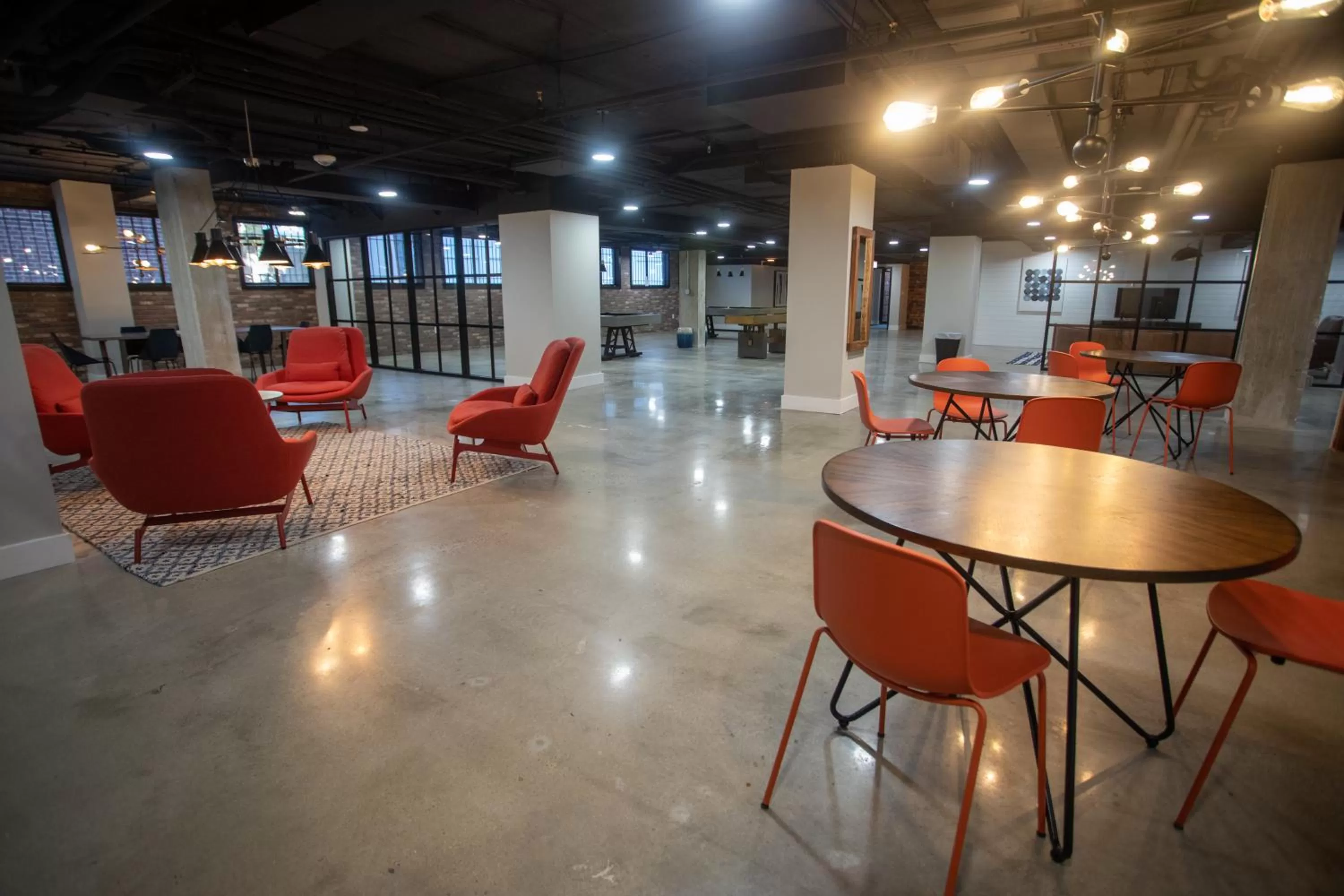Seating area, Lounge/Bar in Georgetown Residences by LuxUrban