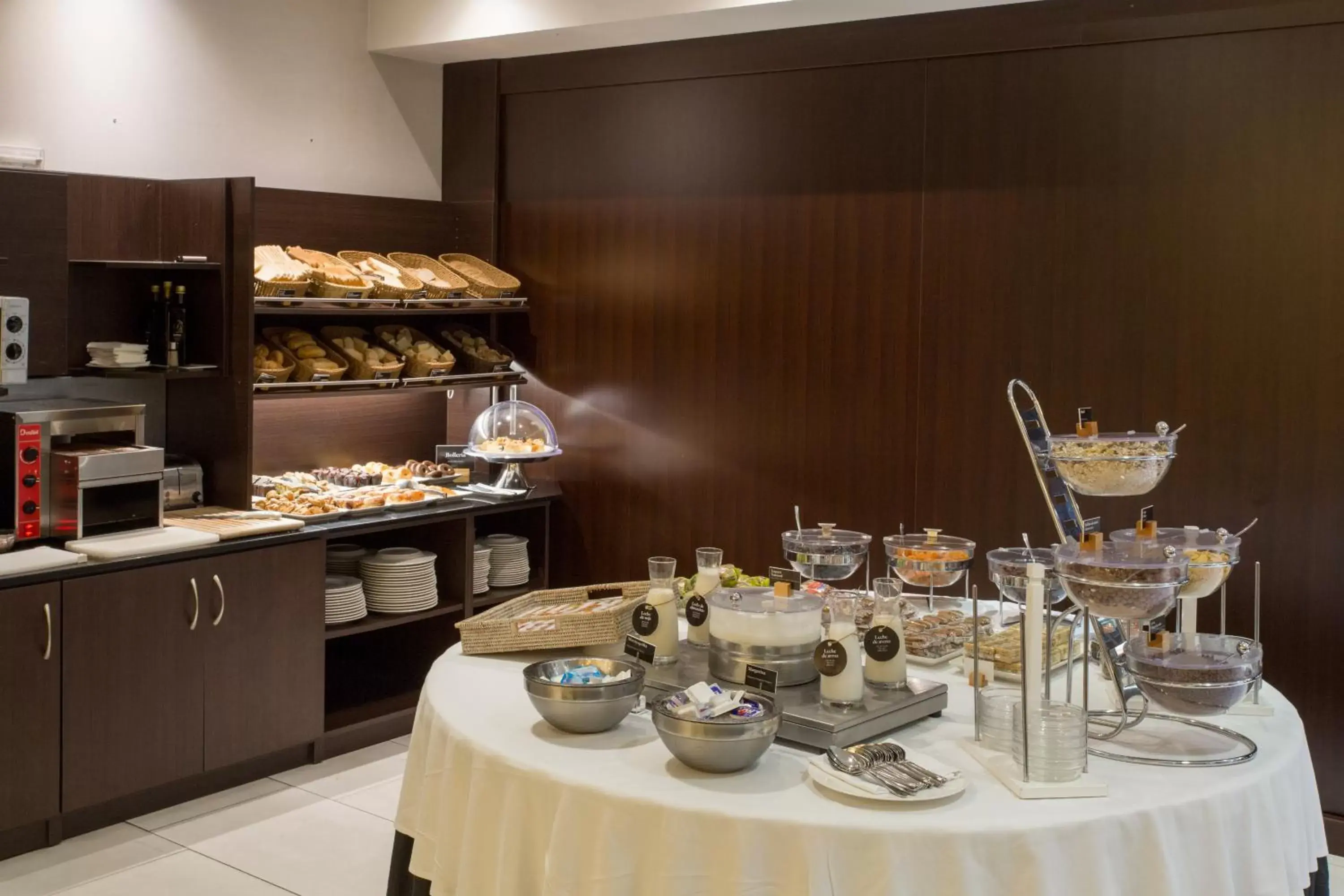 Breakfast, Restaurant/Places to Eat in Hotel & Spa Villa Olimpica Suites