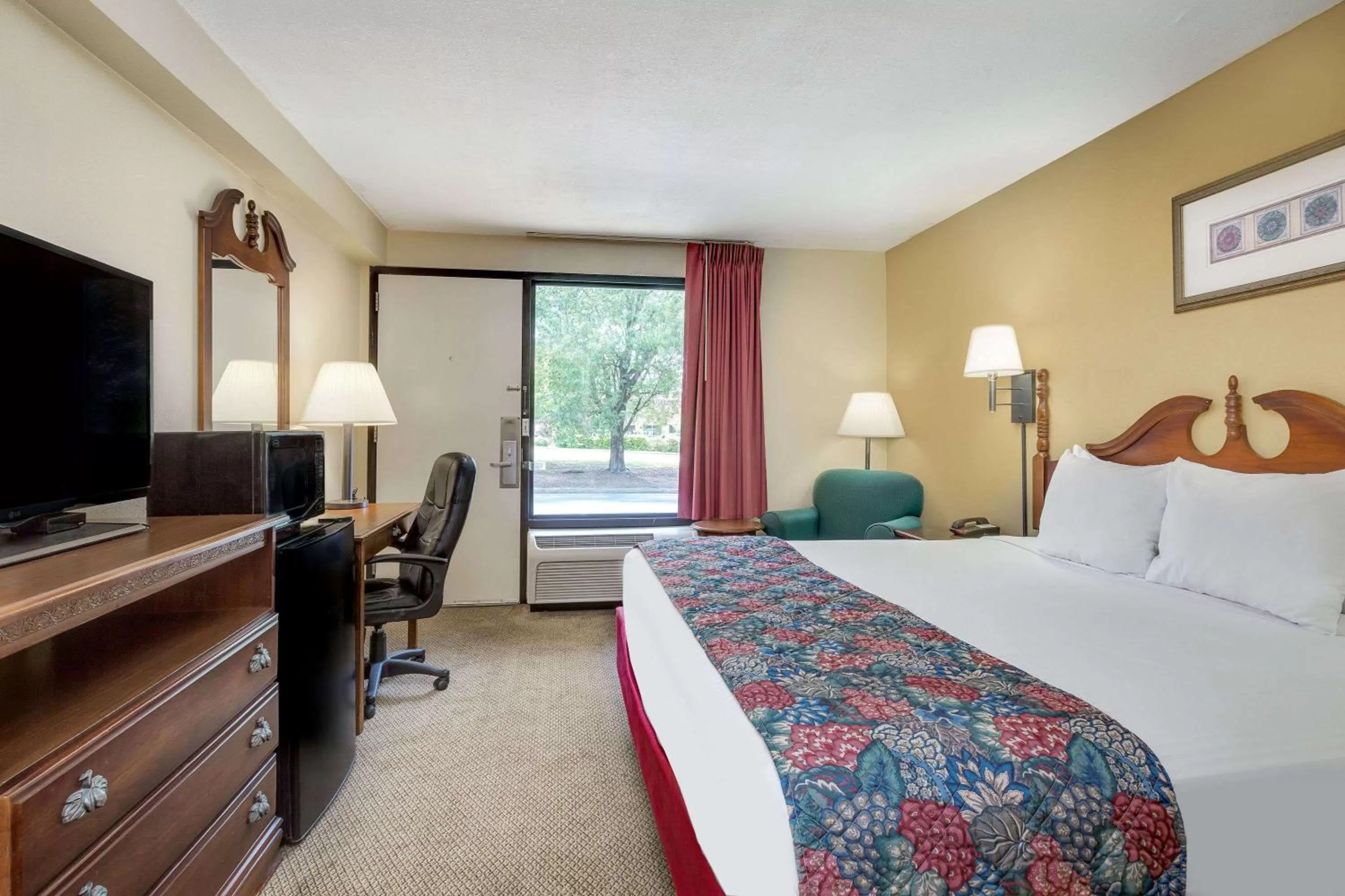 Photo of the whole room in Days Inn by Wyndham Hoover Birmingham