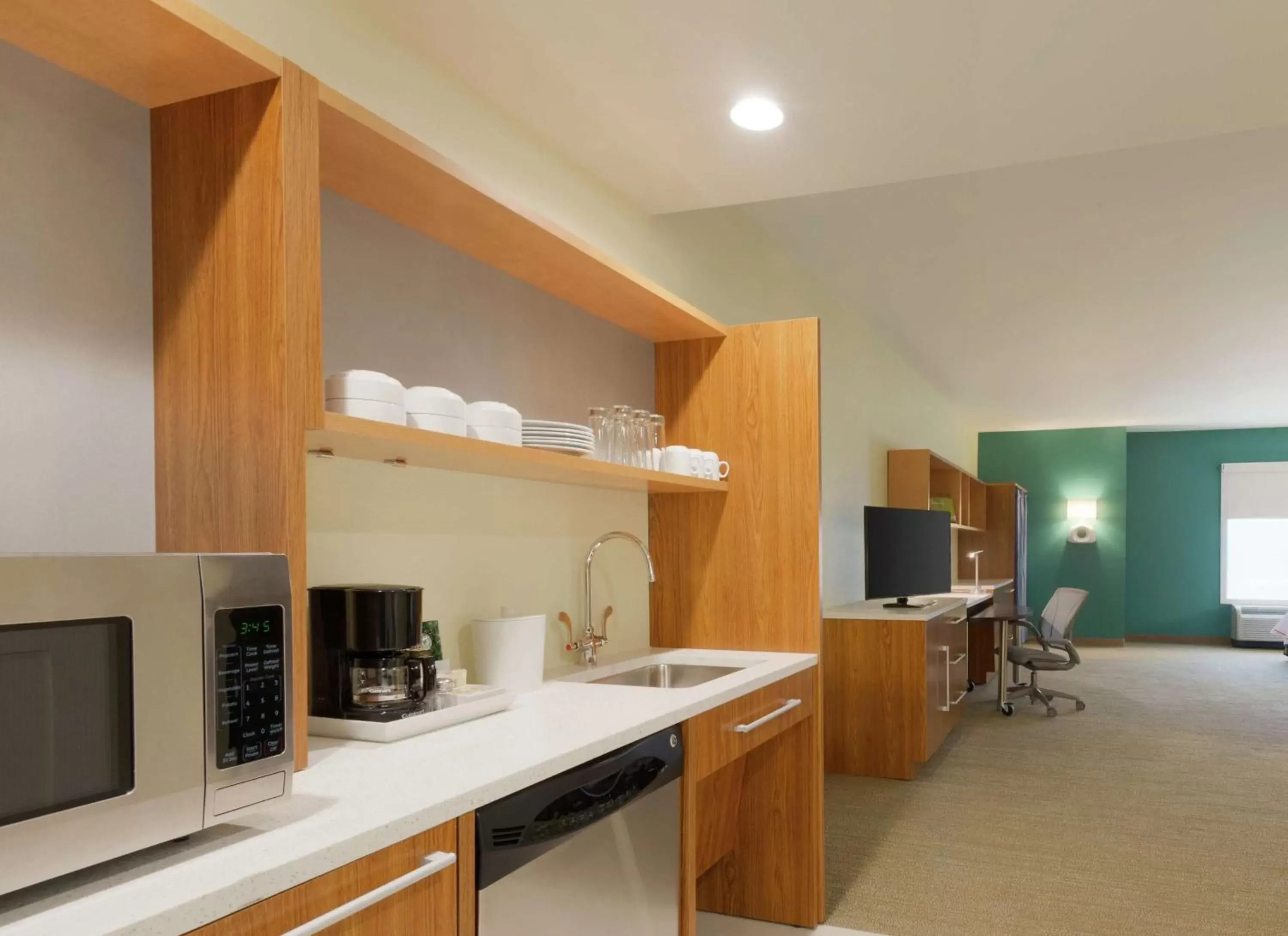 Bedroom, Kitchen/Kitchenette in Home2 Suites by Hilton Tallahassee State Capitol